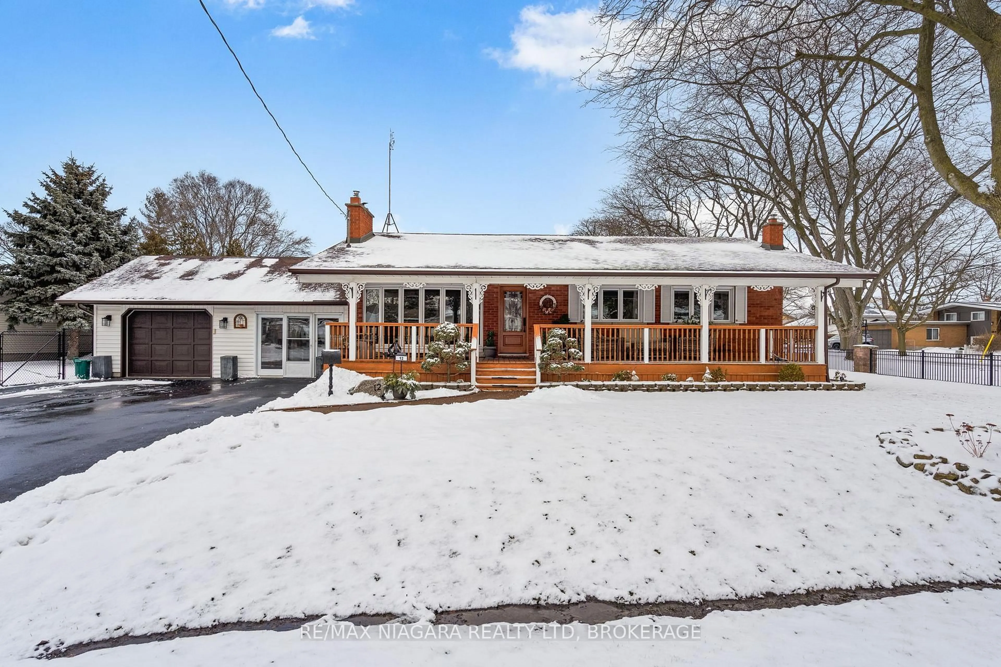 A pic from outside/outdoor area/front of a property/back of a property/a pic from drone, street for 12 Aquadale Dr, St. Catharines Ontario L2N 3R6