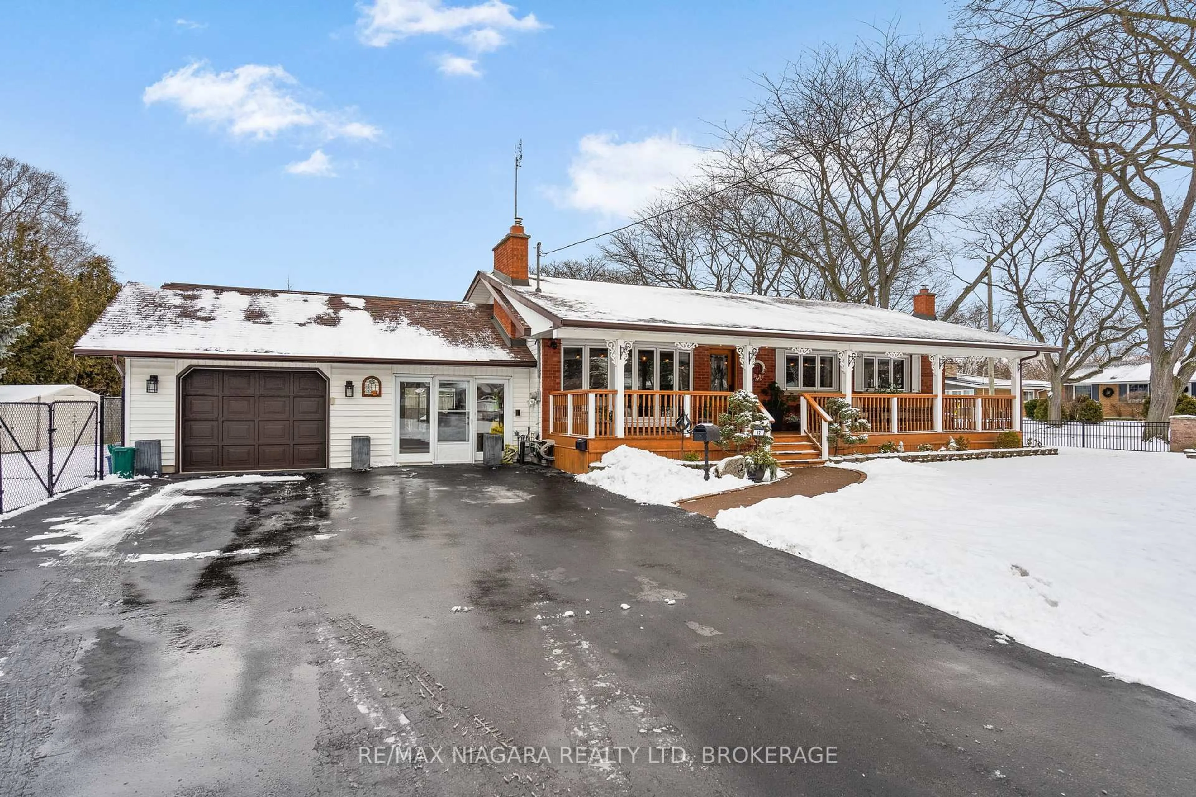 A pic from outside/outdoor area/front of a property/back of a property/a pic from drone, street for 12 Aquadale Dr, St. Catharines Ontario L2N 3R6