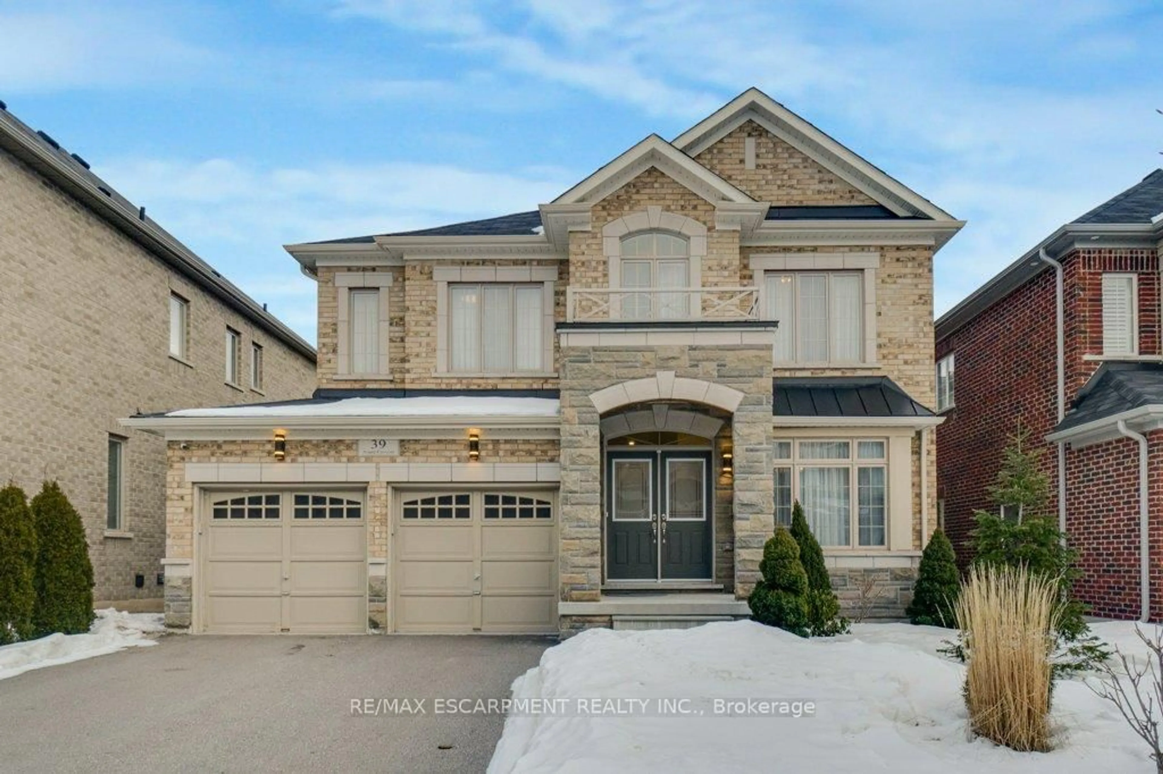 Home with brick exterior material, street for 39 Avanti Cres, Hamilton Ontario L8B 1W7