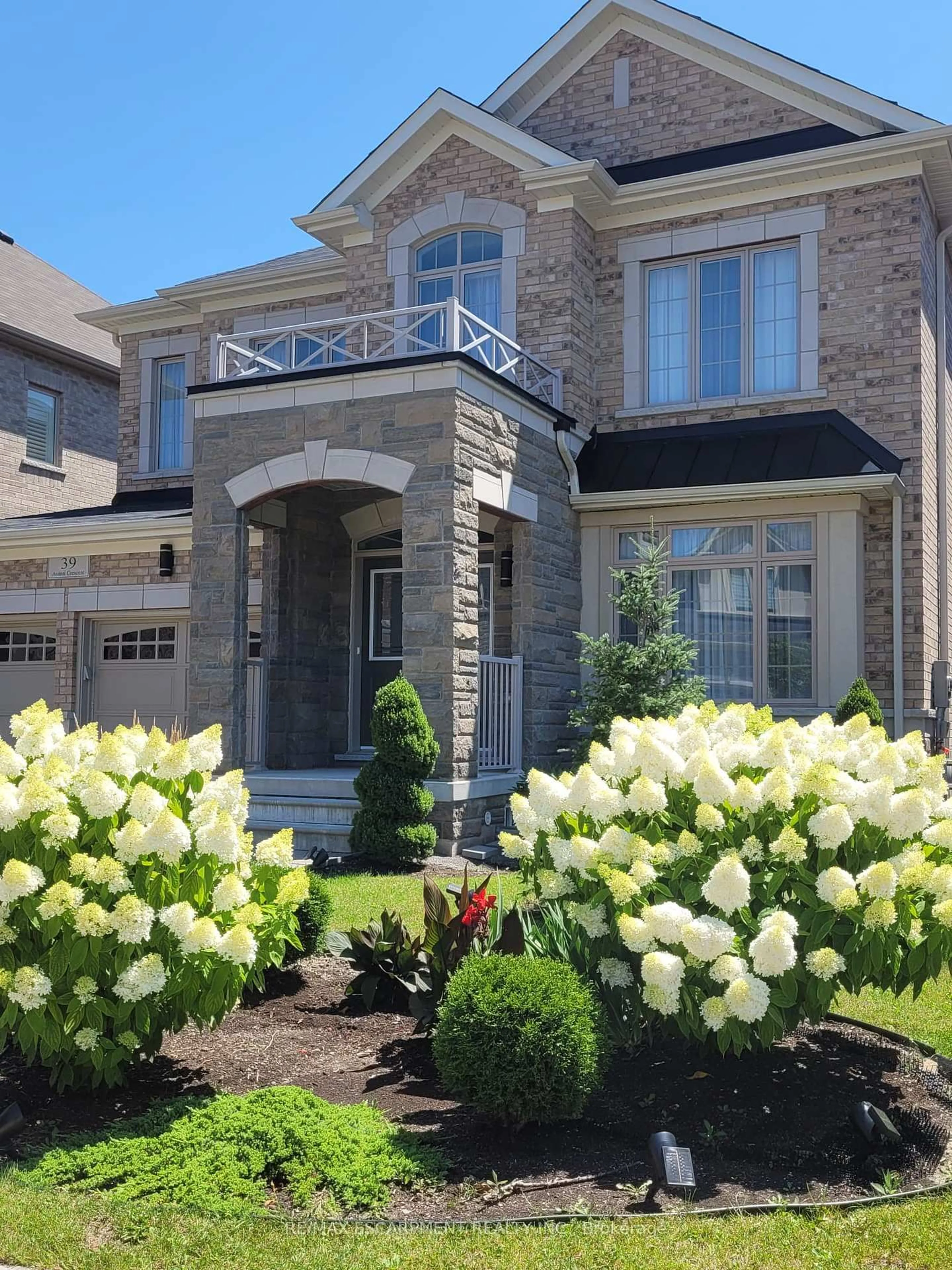 Home with brick exterior material, street for 39 Avanti Cres, Hamilton Ontario L8B 1W7