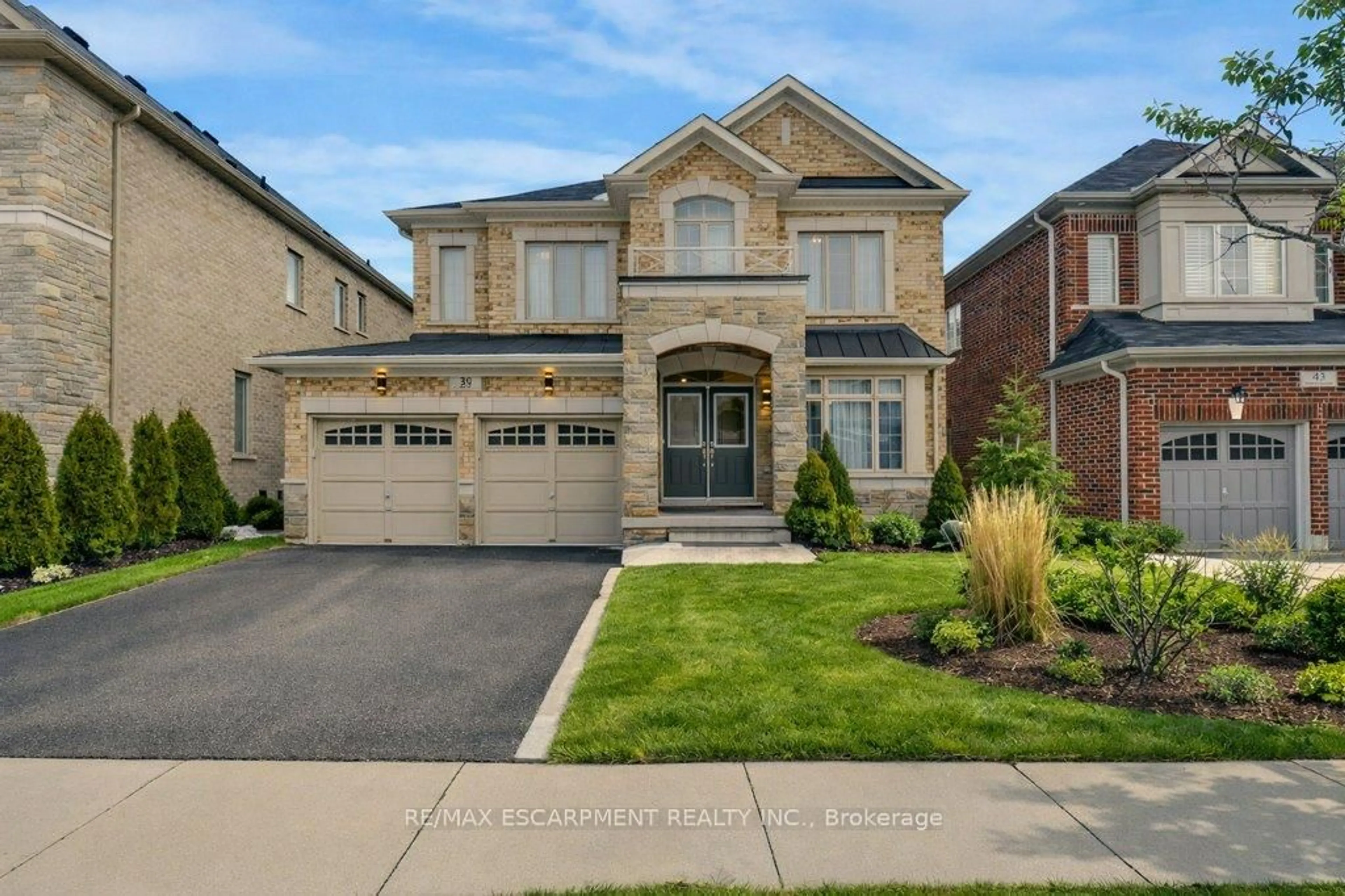 Home with brick exterior material, street for 39 Avanti Cres, Hamilton Ontario L8B 1W7