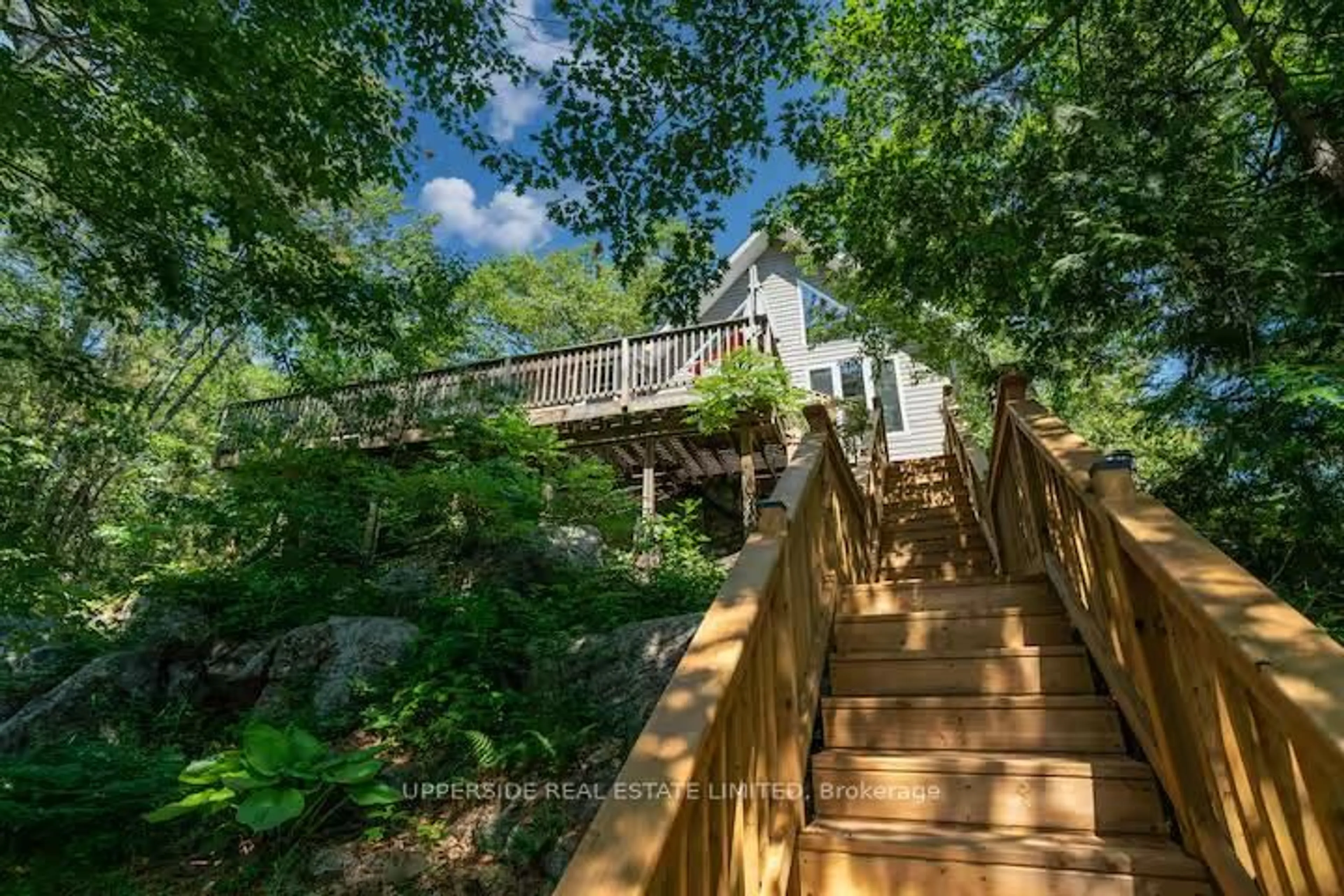Stairs for 1040 OAK Rd, Gravenhurst Ontario P0E 1G0