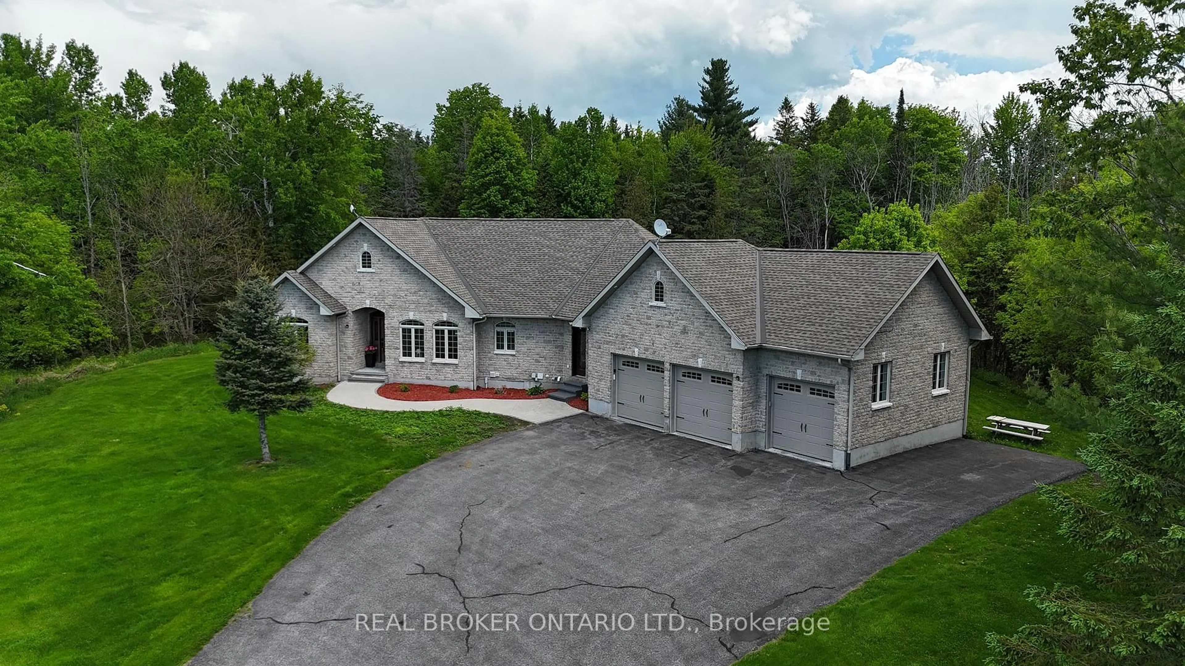 A pic from outside/outdoor area/front of a property/back of a property/a pic from drone, street for 3464 Greenland Rd, Ottawa Ontario K0A 1T0