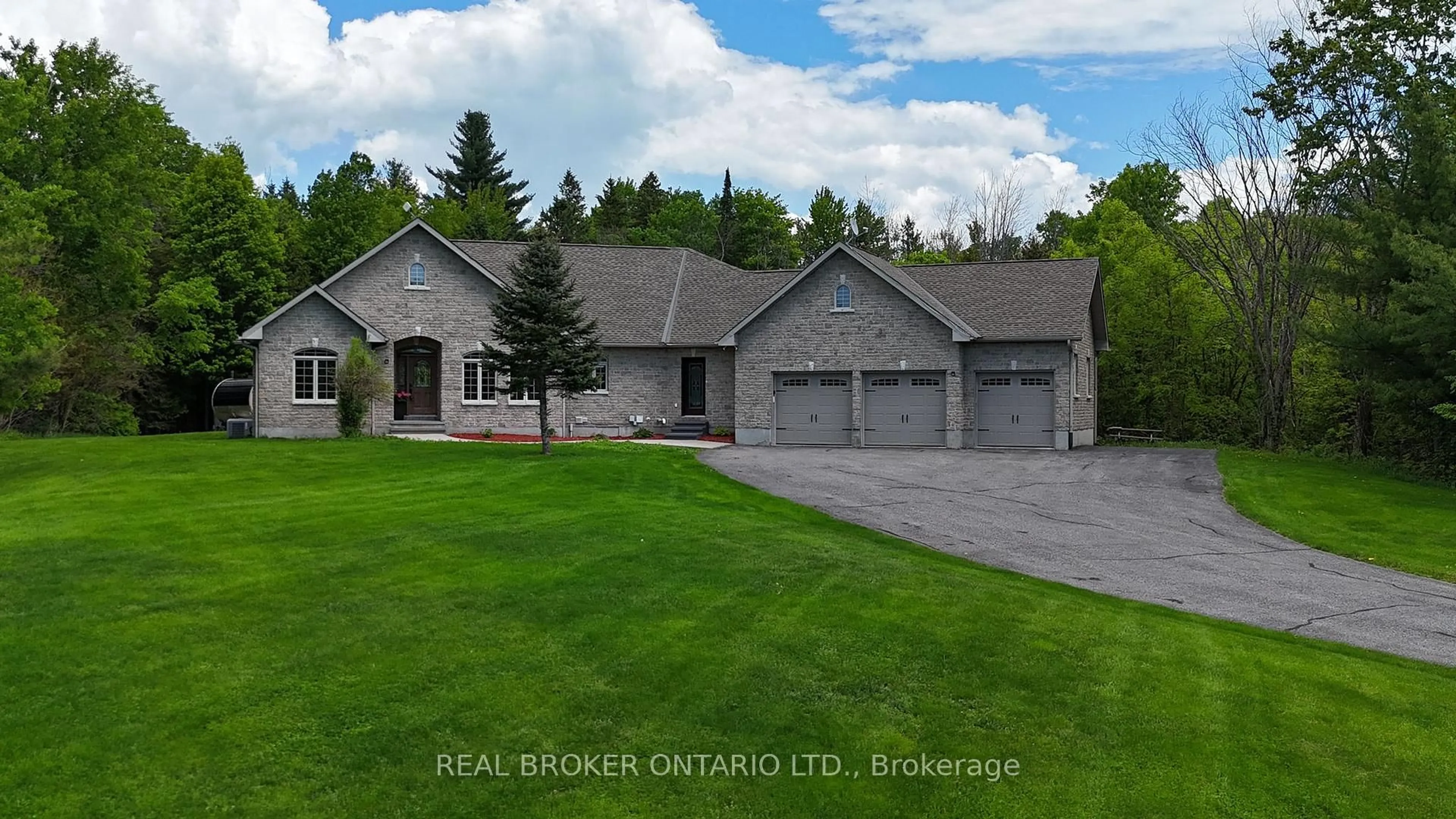 A pic from outside/outdoor area/front of a property/back of a property/a pic from drone, unknown for 3464 Greenland Rd, Ottawa Ontario K0A 1T0