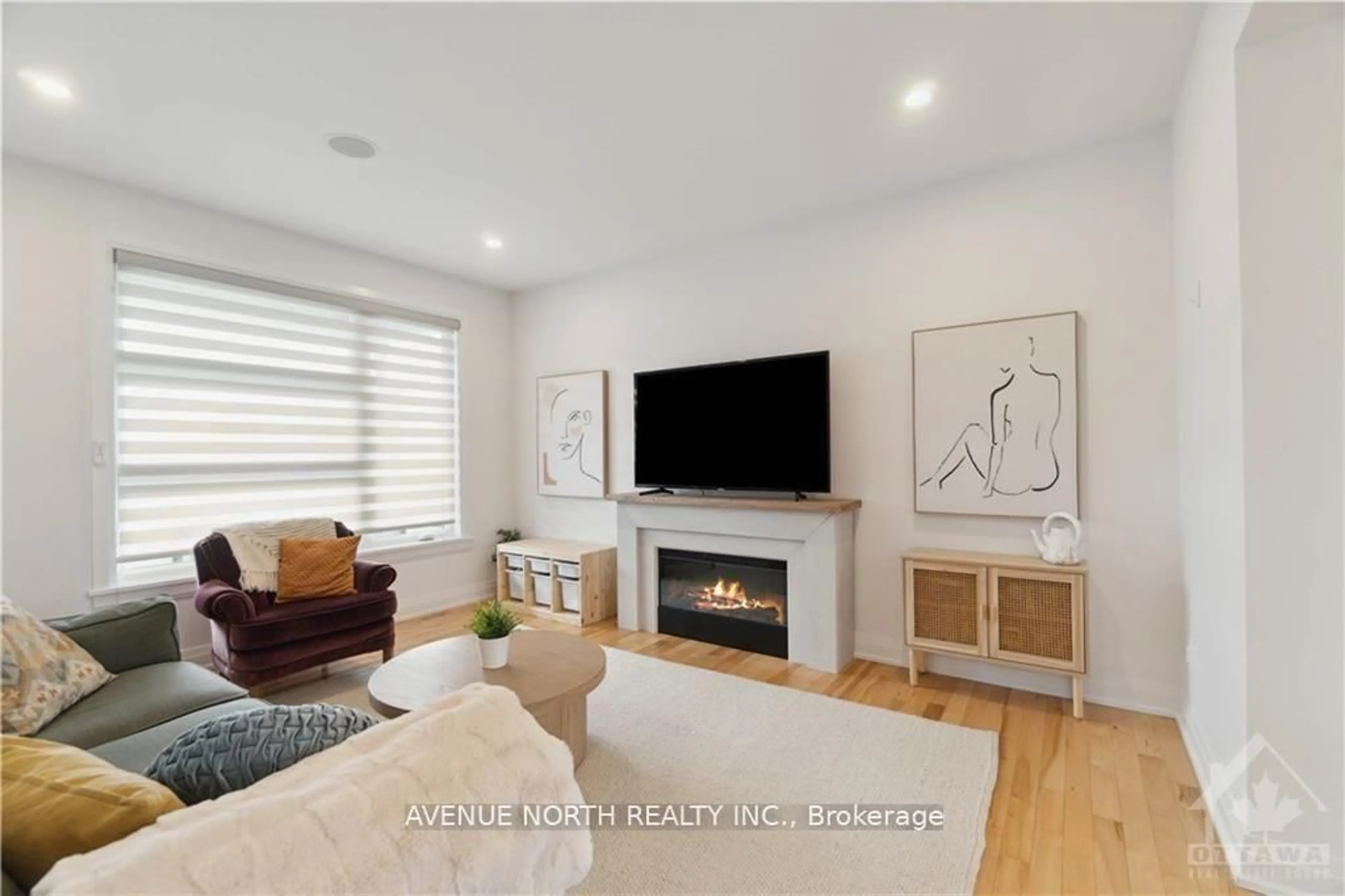 Living room with furniture, wood/laminate floor for 580 STRASBOURG St, Russell Ontario K0A 1W0