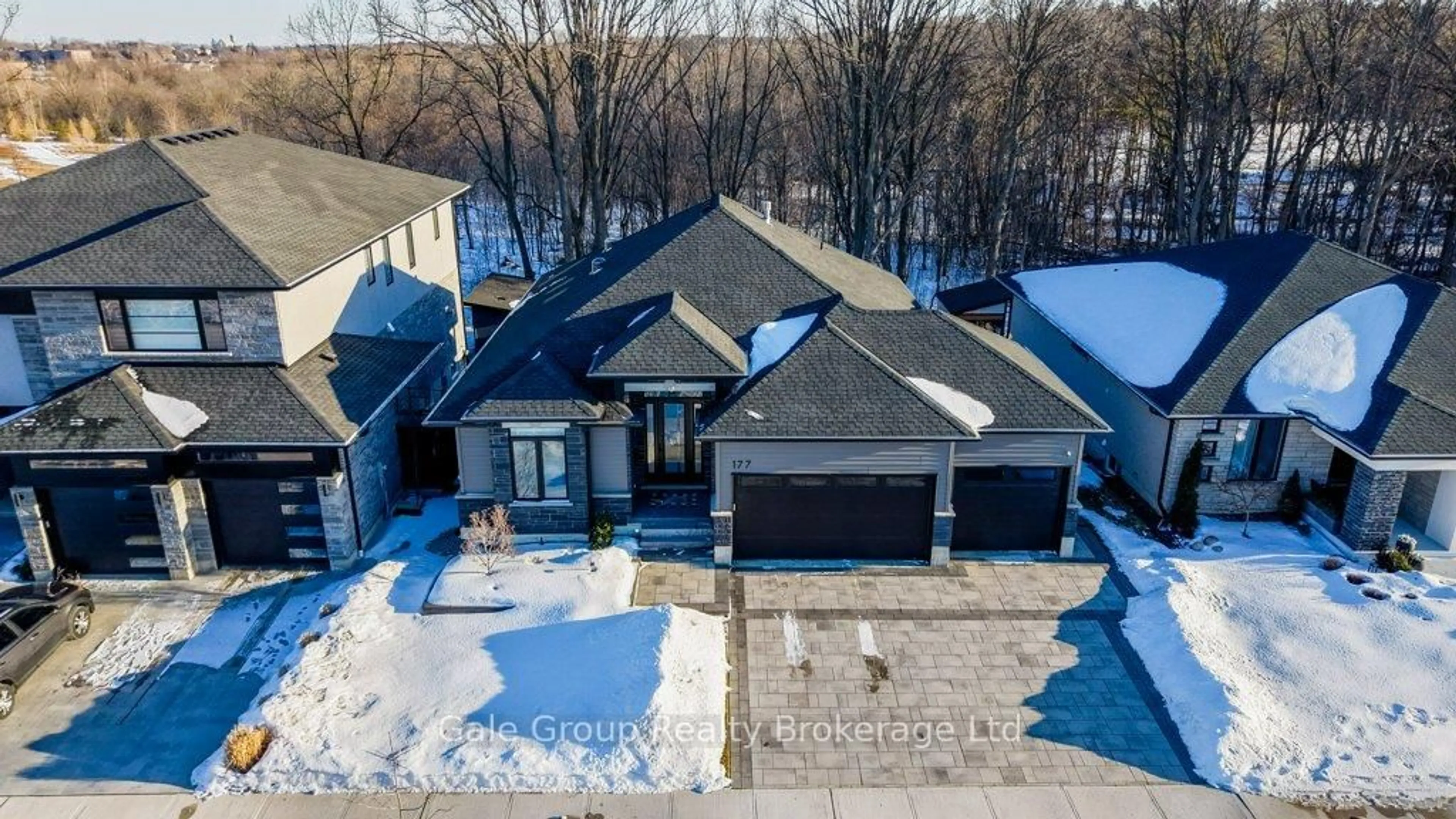 A pic from outside/outdoor area/front of a property/back of a property/a pic from drone, street for 177 Tamarack Blvd, Woodstock Ontario N4S 0E2