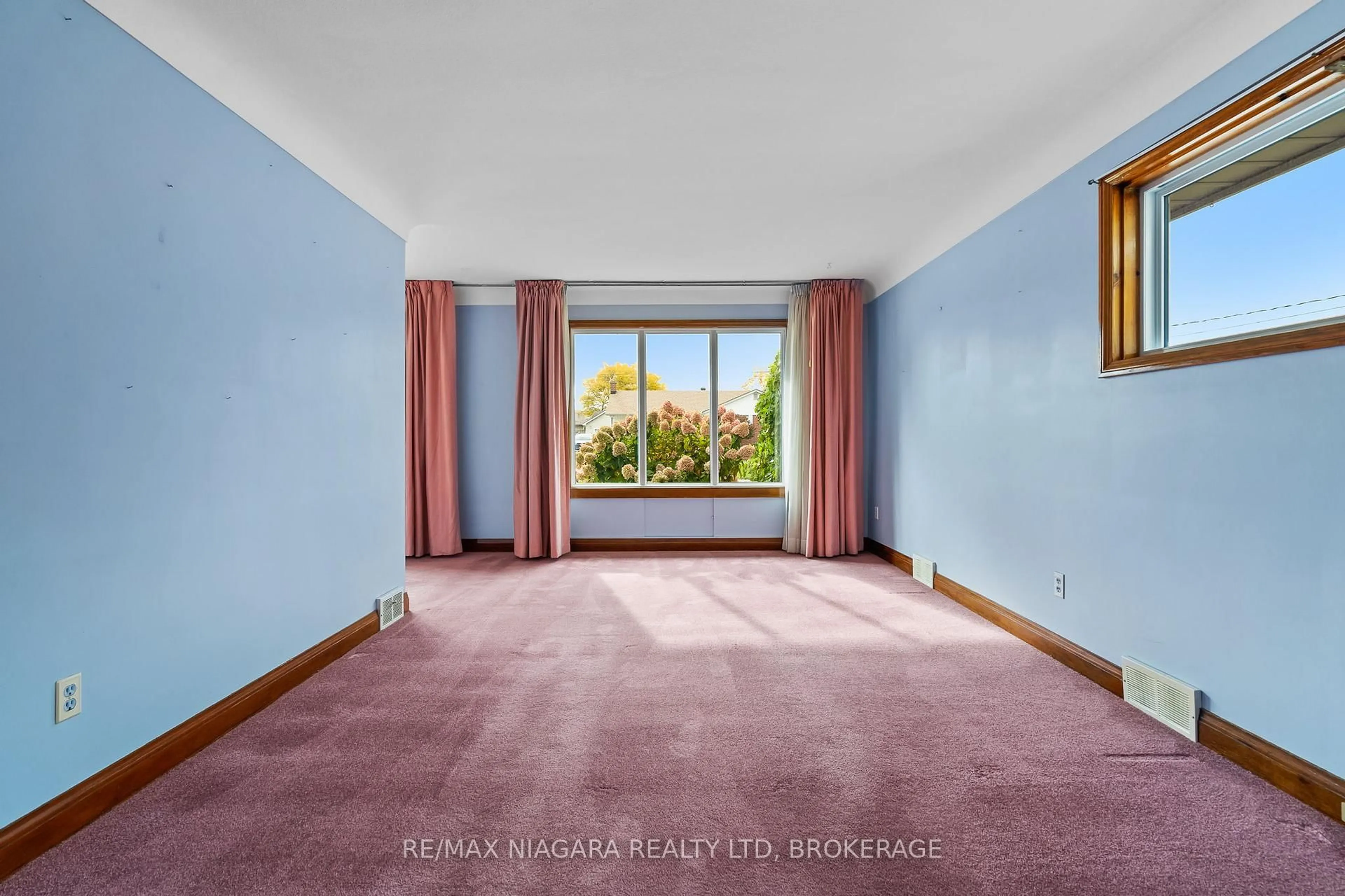 A pic of a room for 7653 WAYNE St, Niagara Falls Ontario L2H 1G7