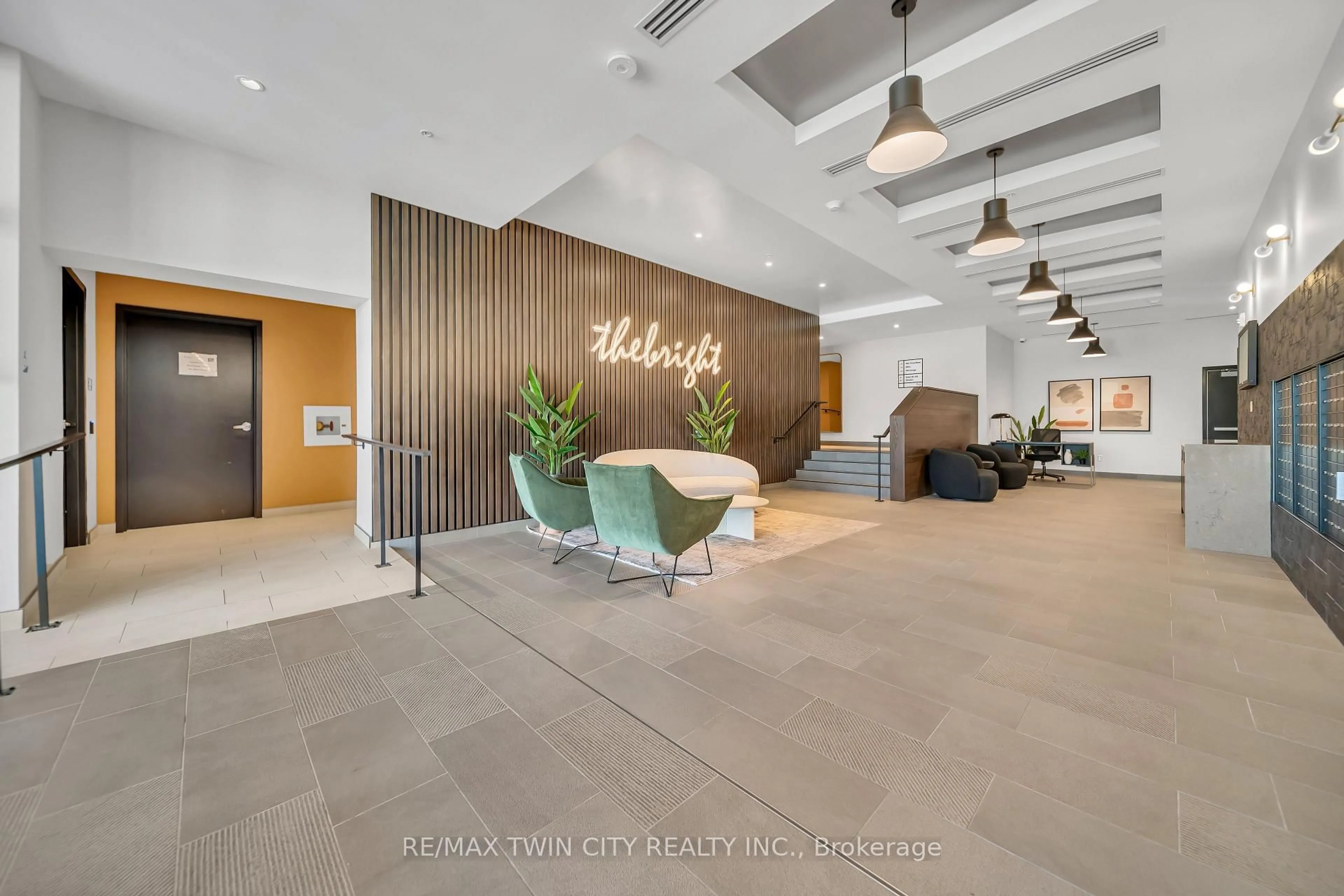 Unknown for 741 King St #906, Kitchener Ontario N2G 1E5