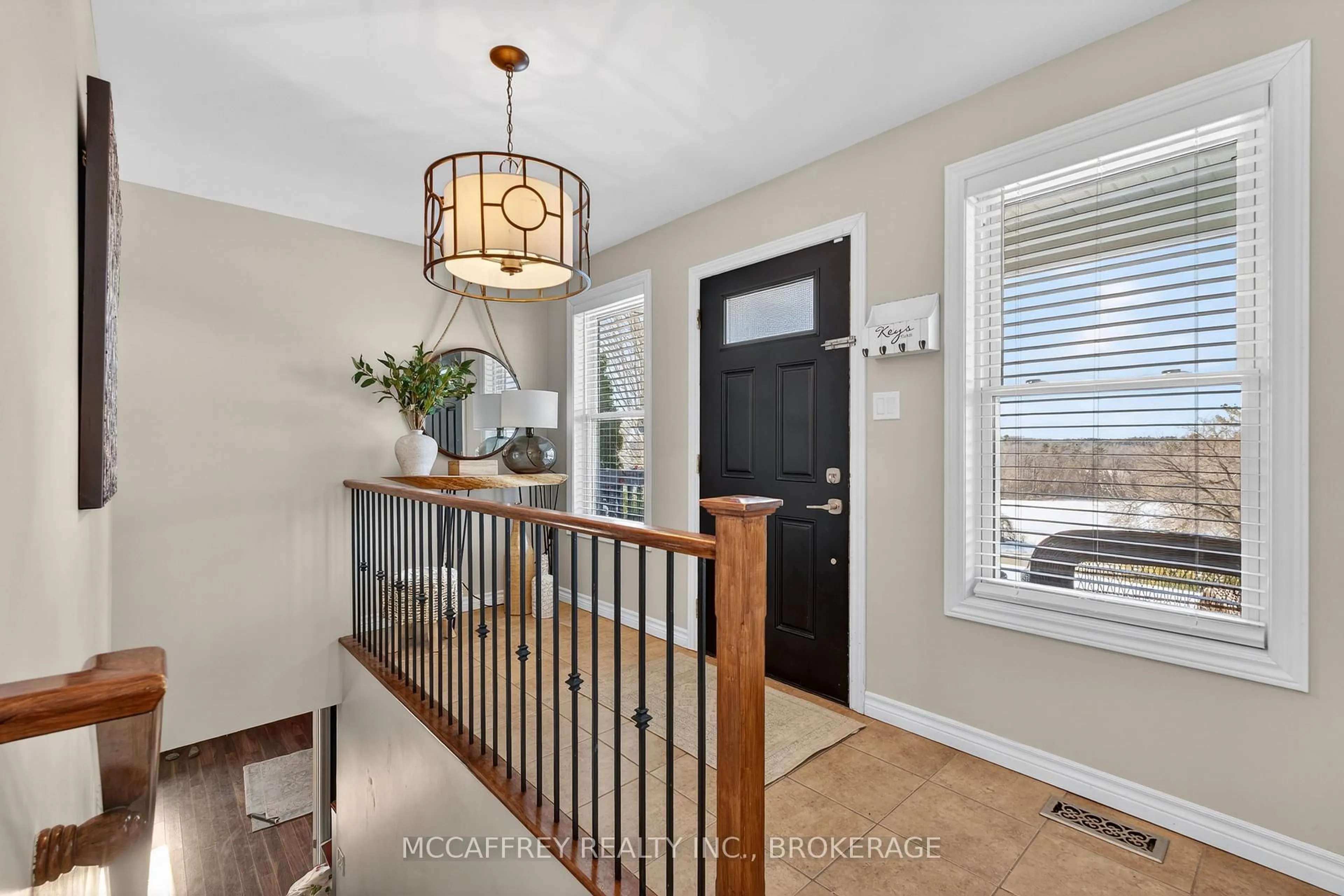 Indoor entryway for 994 Palace Rd, Greater Napanee Ontario K7R 3K9