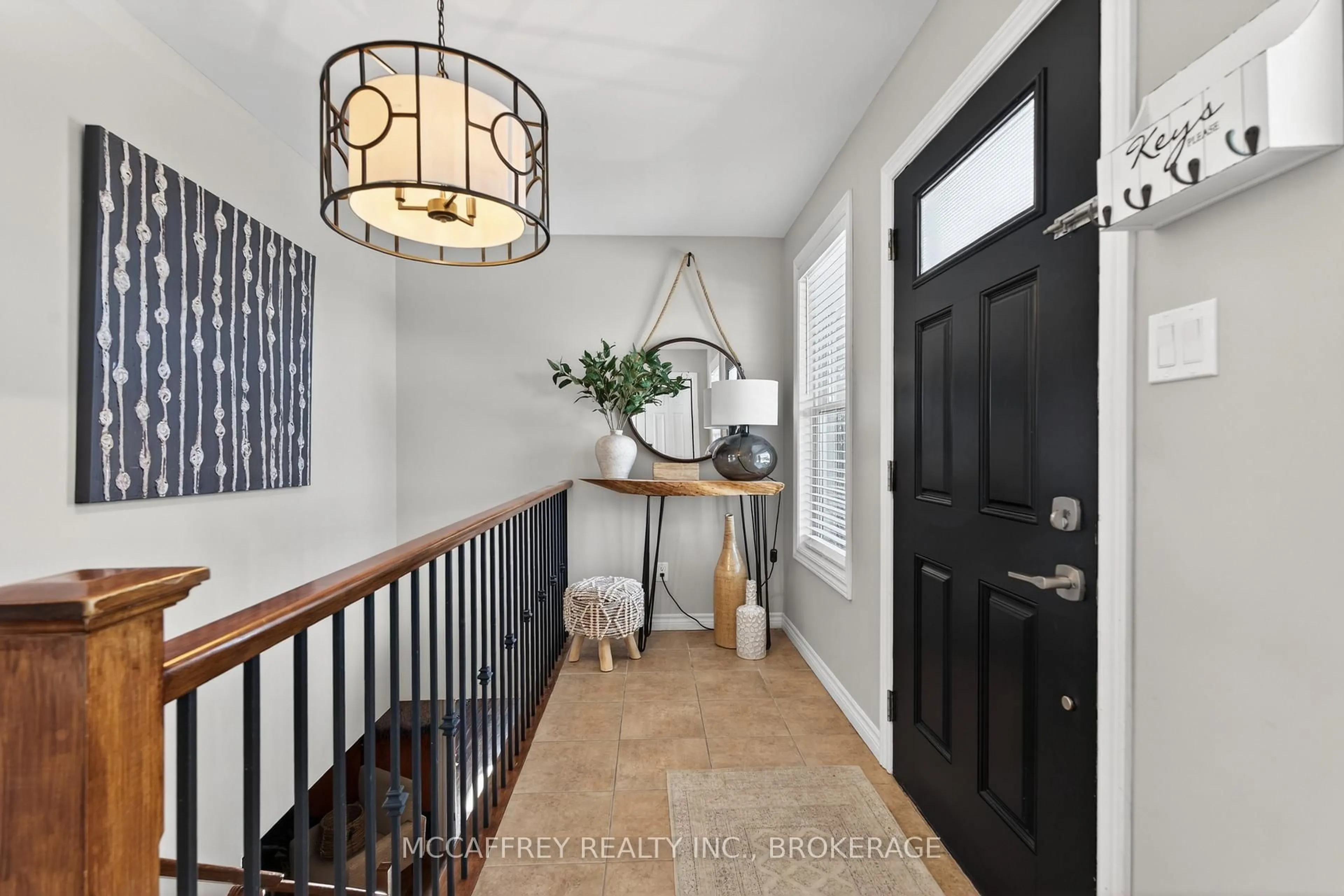 Indoor entryway for 994 Palace Rd, Greater Napanee Ontario K7R 3K9