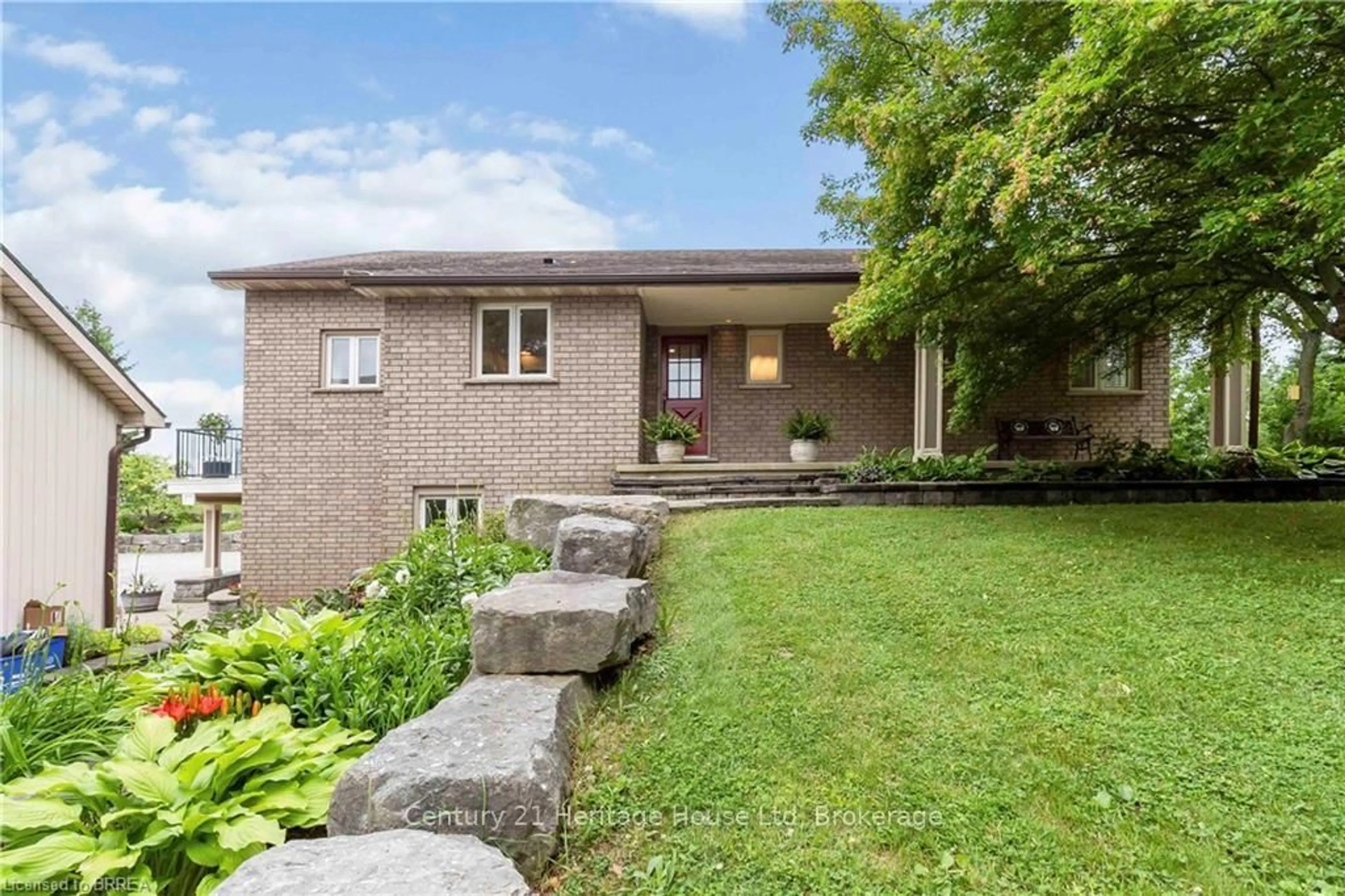 Home with brick exterior material, unknown for 221 Old Onondaga Rd, Brantford Ontario N3T 5L4