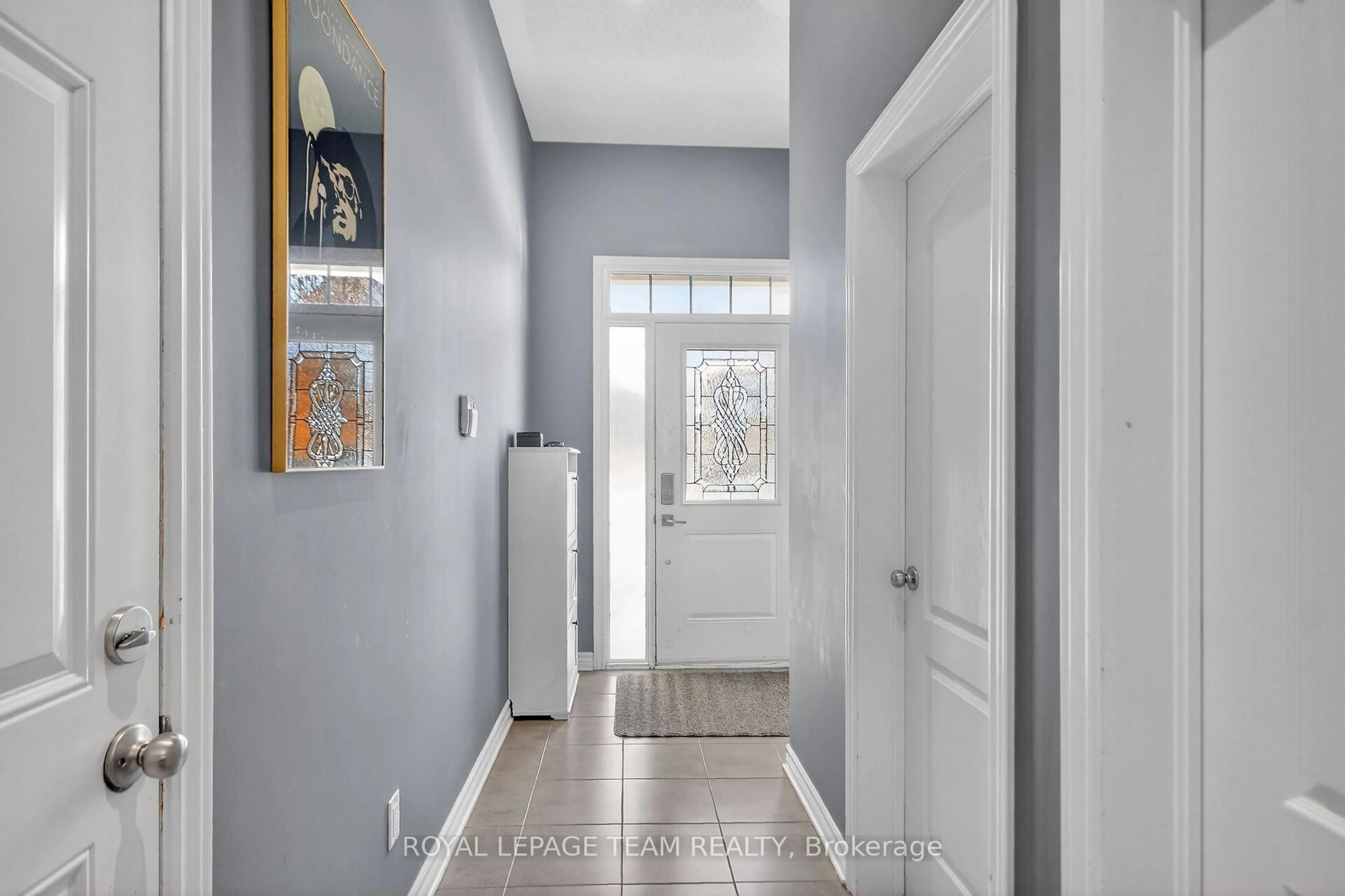 Indoor entryway for 1591 Carronbridge Circ, Ottawa Ontario K2M 0G5
