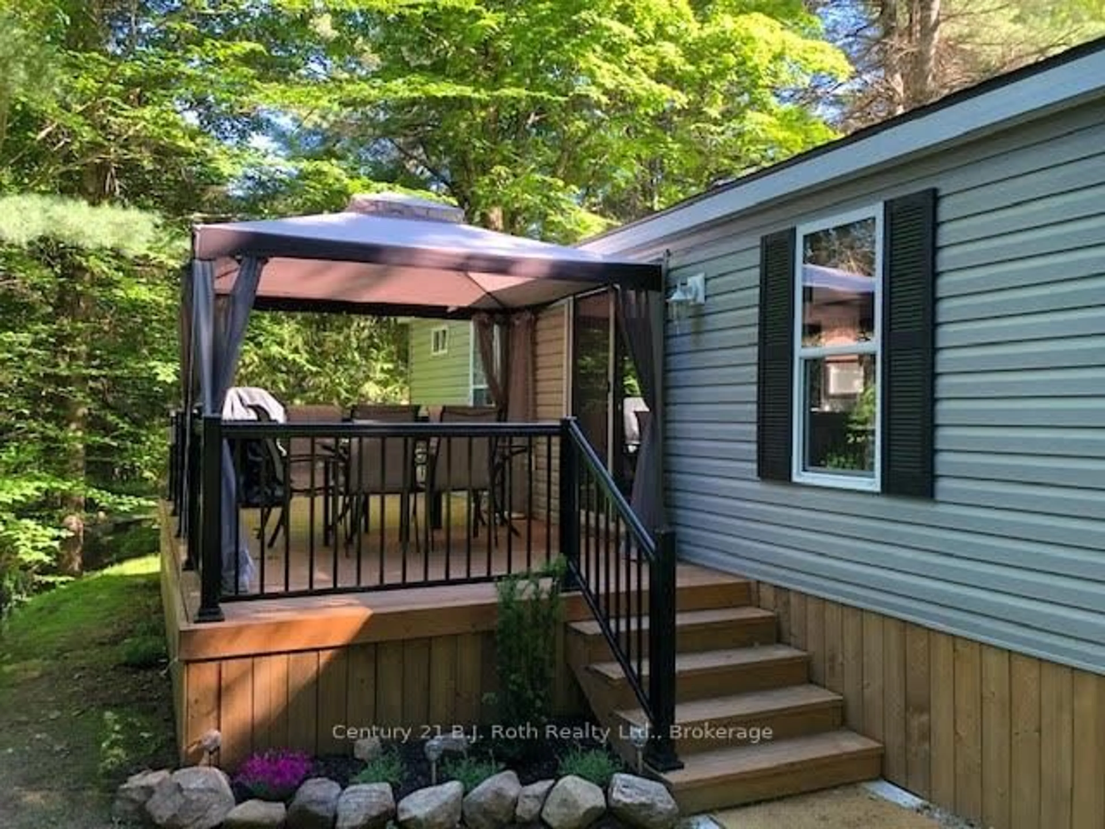 Home with vinyl exterior material, street for 767 Poplar Cres, Bracebridge Ontario P1L 1W9