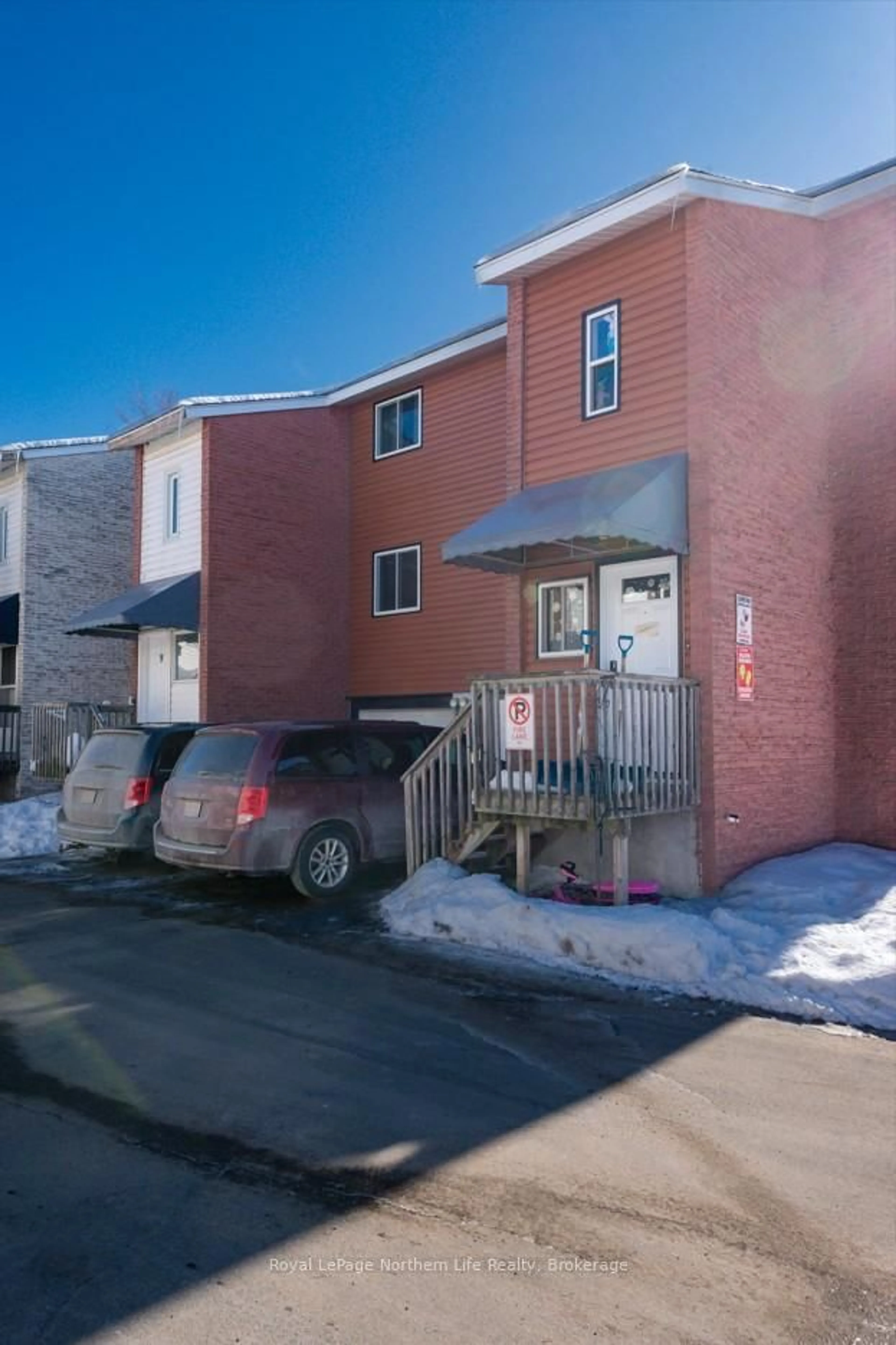 A pic from outside/outdoor area/front of a property/back of a property/a pic from drone, street for 850 Lakeshore Dr #19, North Bay Ontario P1A 2G8