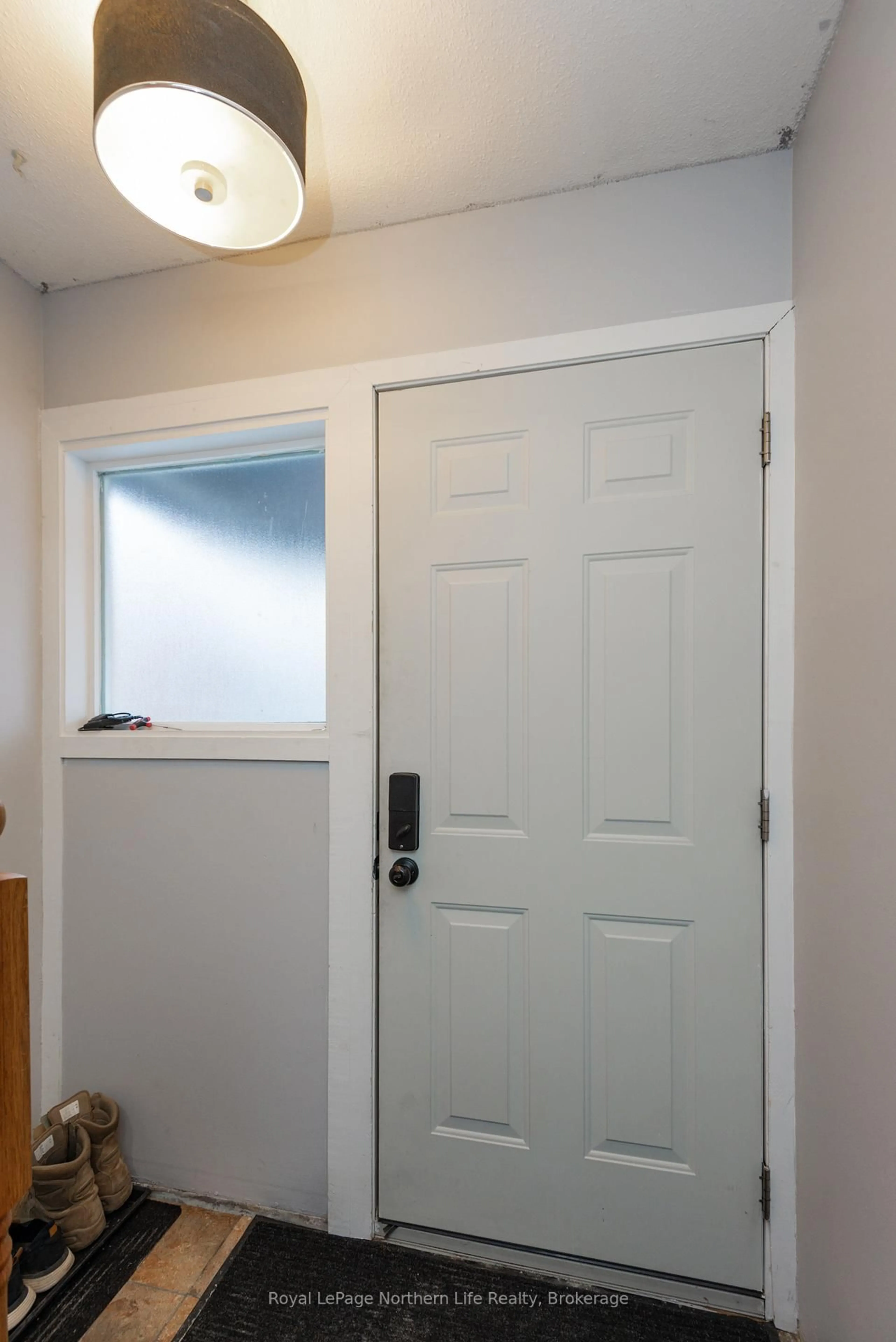 Indoor entryway for 850 Lakeshore Dr #19, North Bay Ontario P1A 2G8