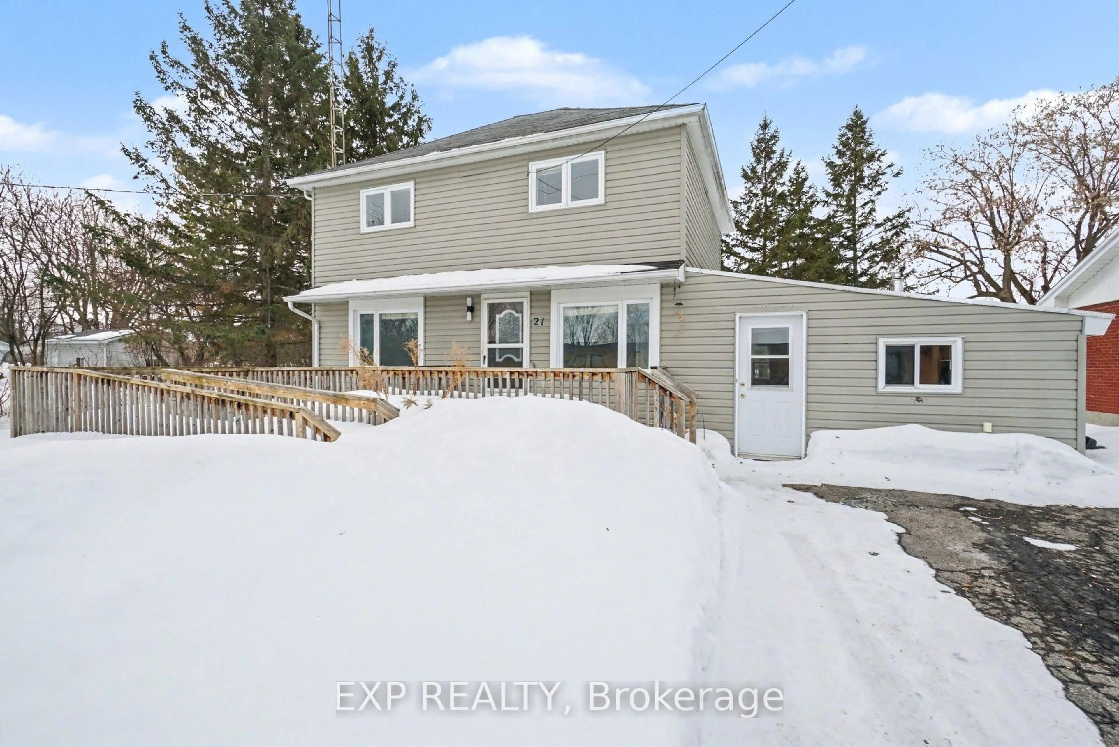 A pic from outside/outdoor area/front of a property/back of a property/a pic from drone, street for 21 Fourth St, North Stormont Ontario K0A 1R0