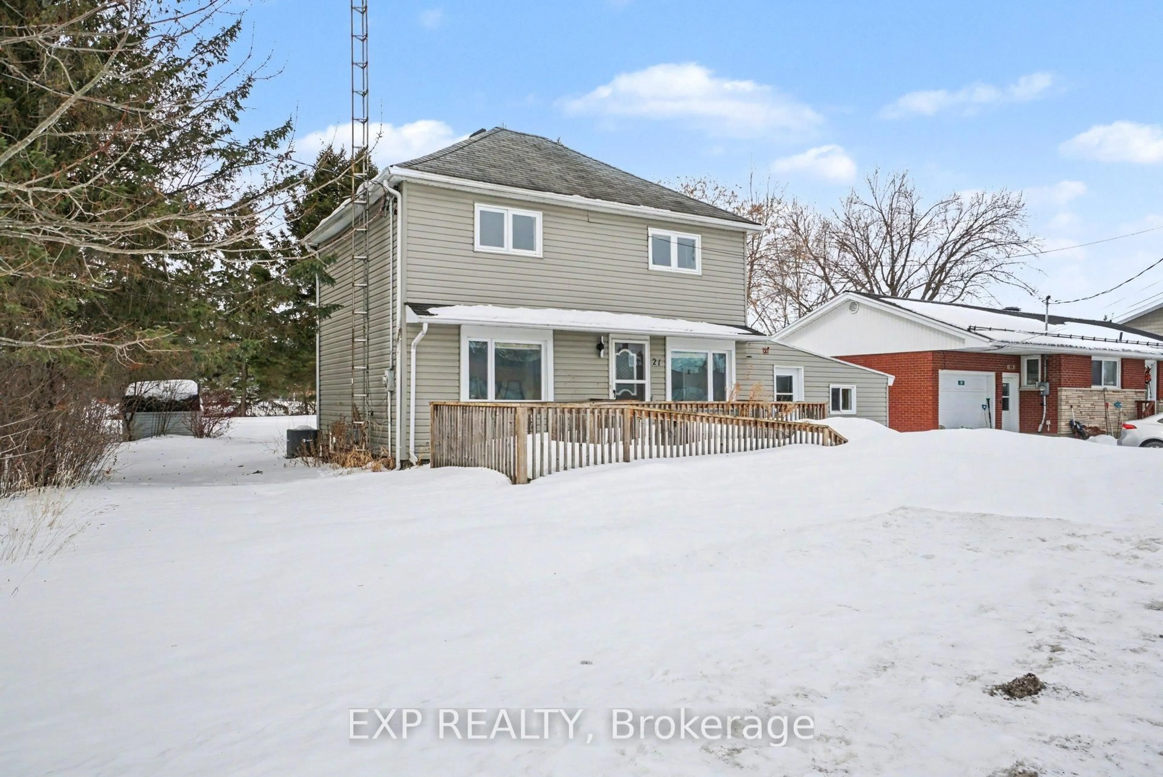 A pic from outside/outdoor area/front of a property/back of a property/a pic from drone, street for 21 Fourth St, North Stormont Ontario K0A 1R0