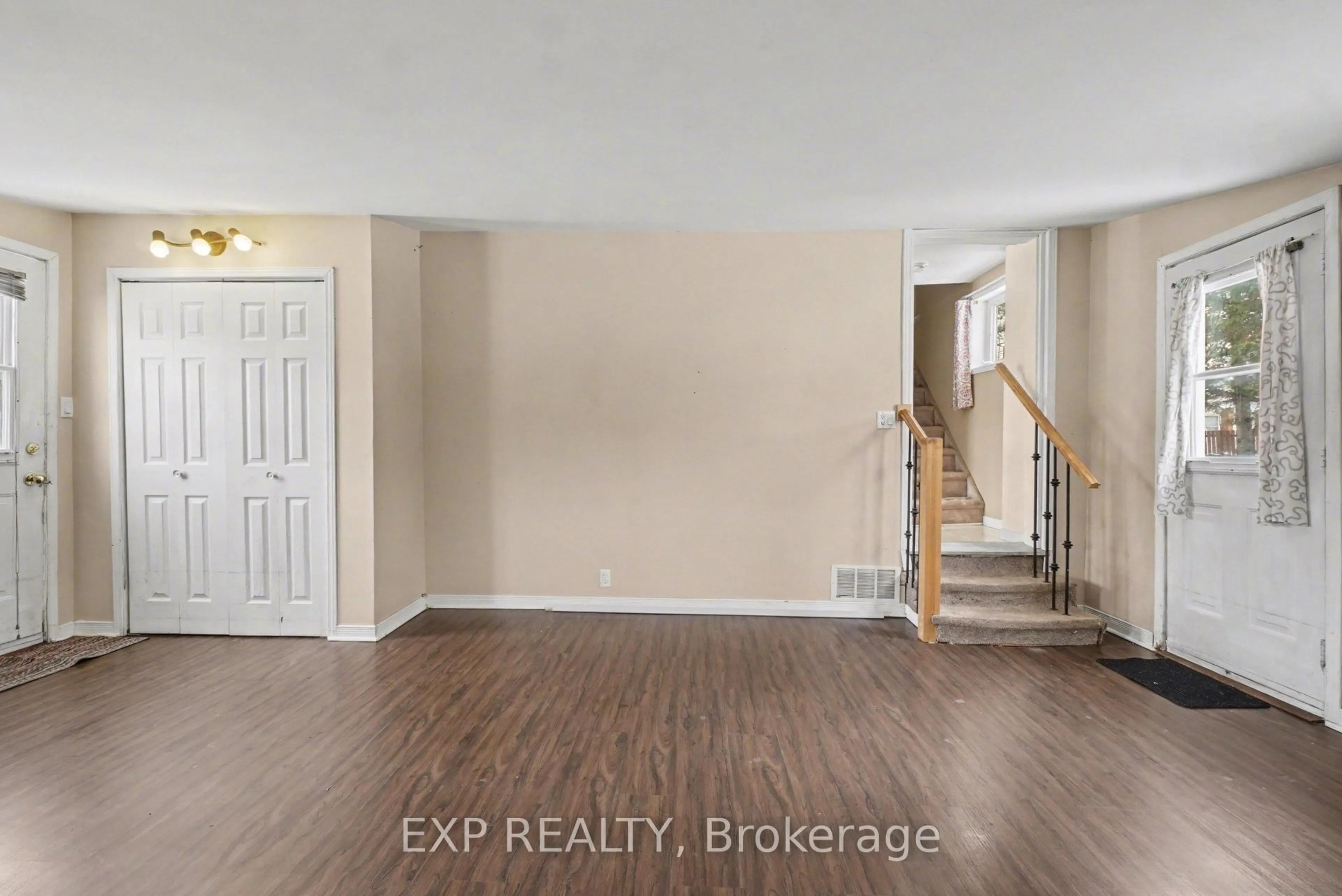 Indoor entryway for 21 Fourth St, North Stormont Ontario K0A 1R0