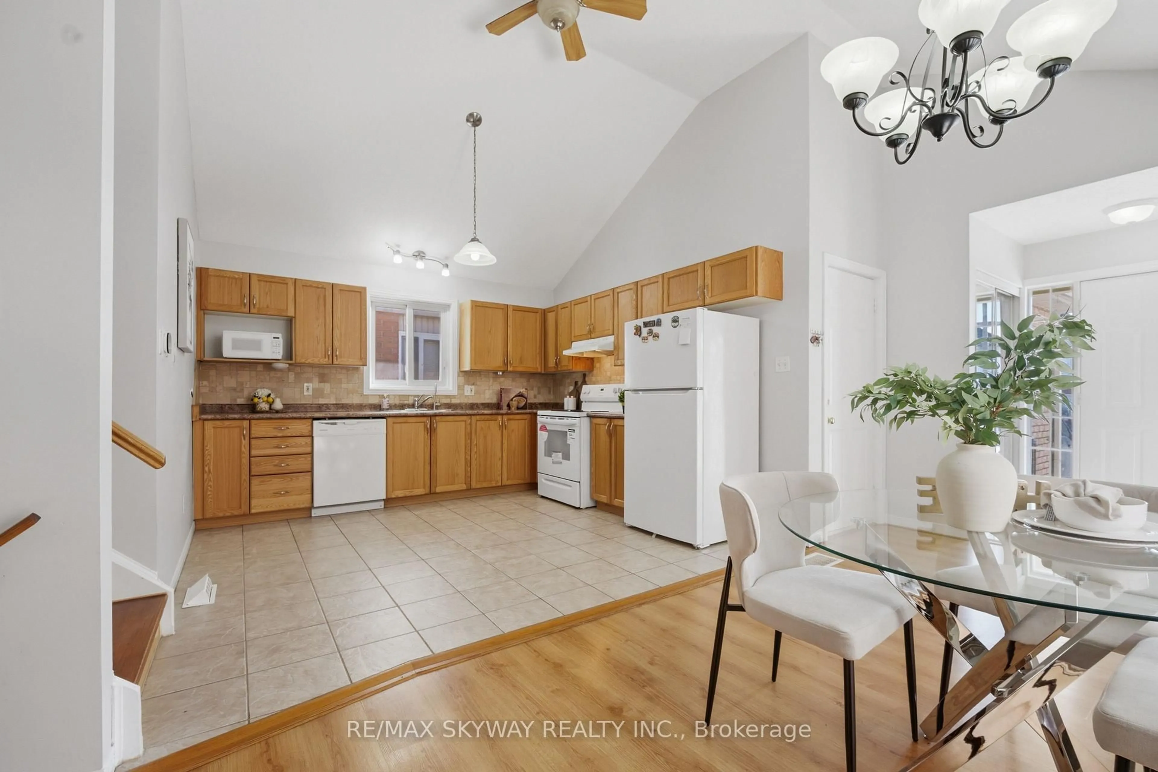 Open concept kitchen, ceramic/tile floor for 109 Green Gate Blvd, Cambridge Ontario N1T 2E2