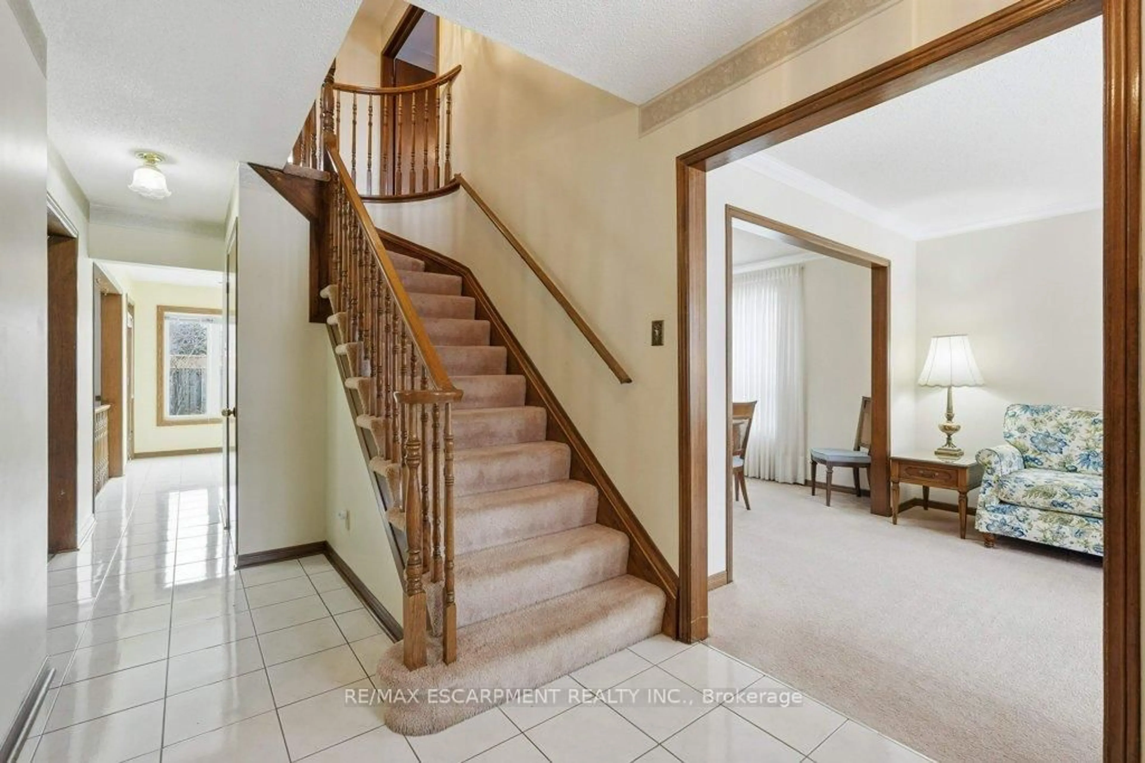 Unknown for 639 REXFORD Dr, Hamilton Ontario L8W 3E7