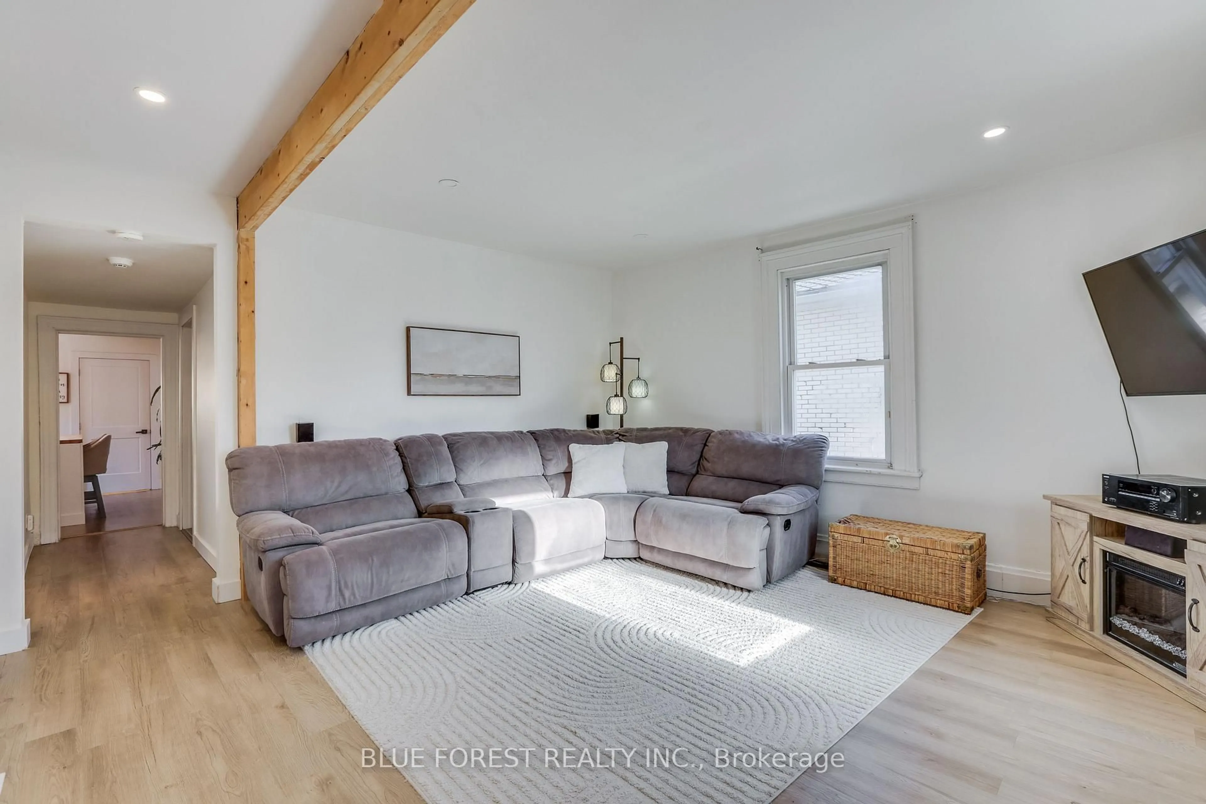 Living room with furniture, unknown for 131 Emily St, Strathroy-Caradoc Ontario N7G 2Z7