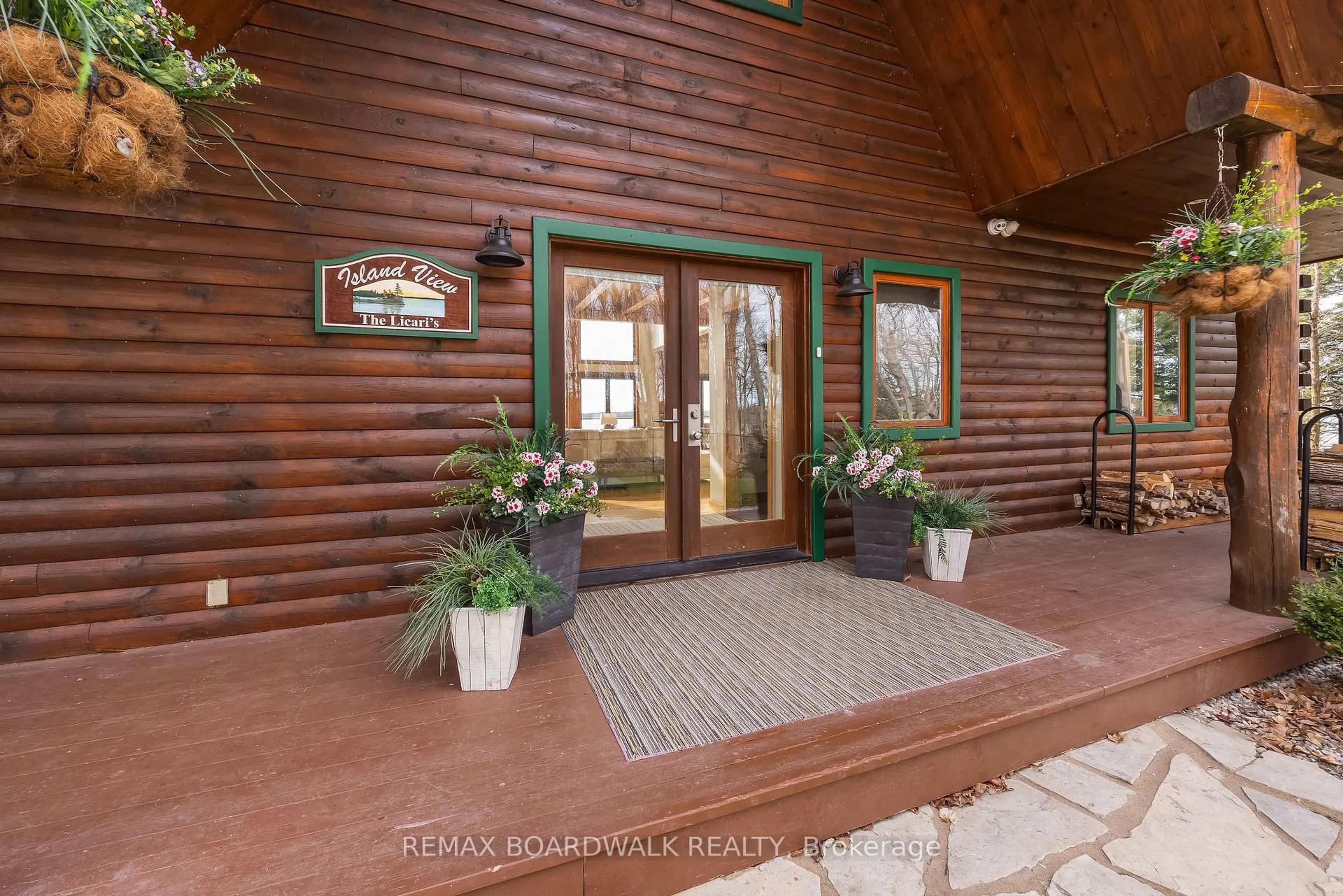 Indoor entryway for 122 Red Rock Bay Rd, Perth Ontario K7H 3C8