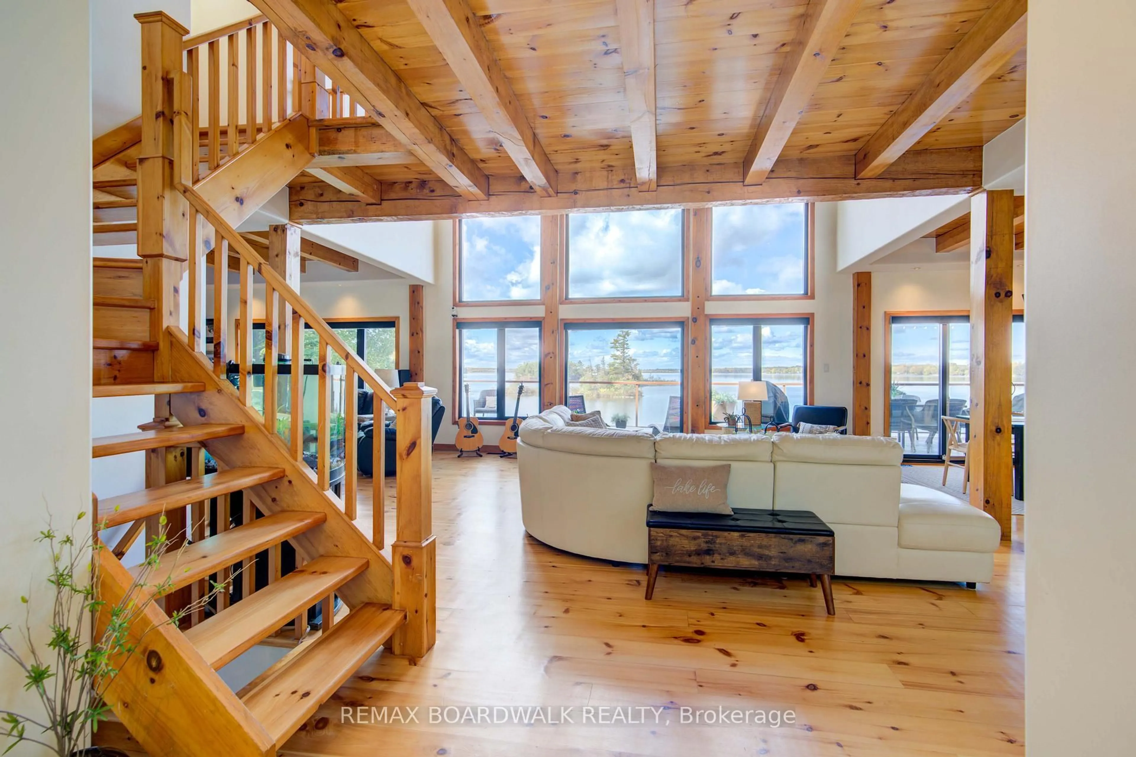 Indoor foyer for 122 Red Rock Bay Rd, Perth Ontario K7H 3C8