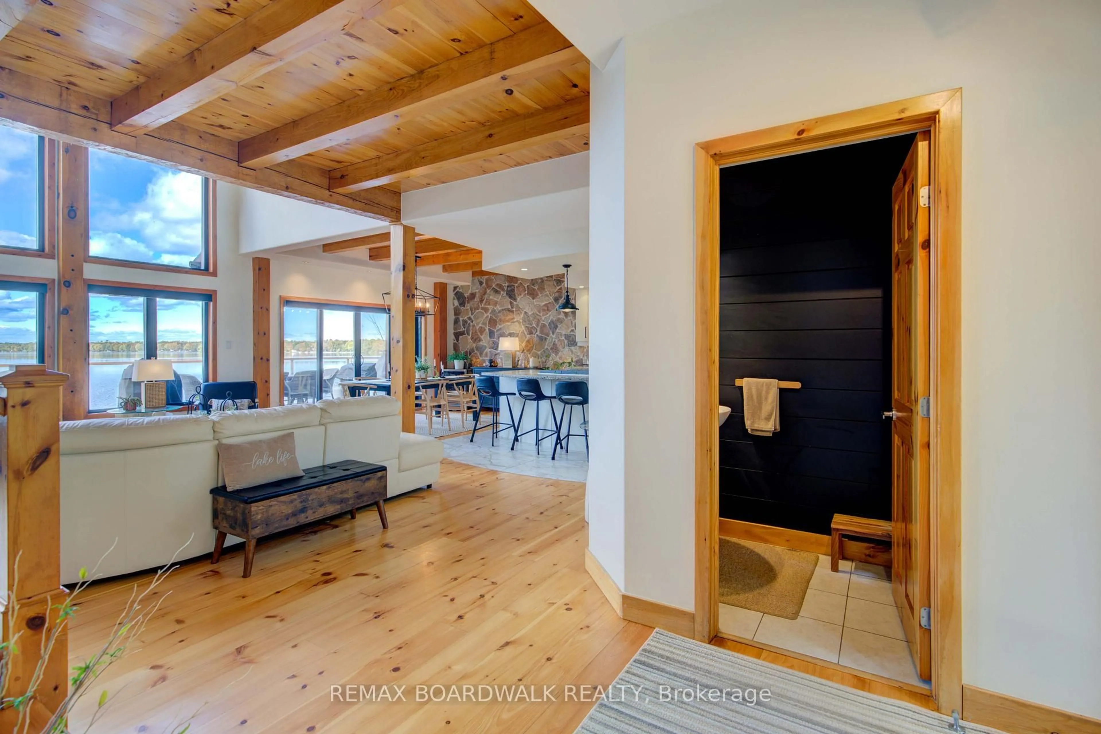 Indoor entryway for 122 Red Rock Bay Rd, Perth Ontario K7H 3C8