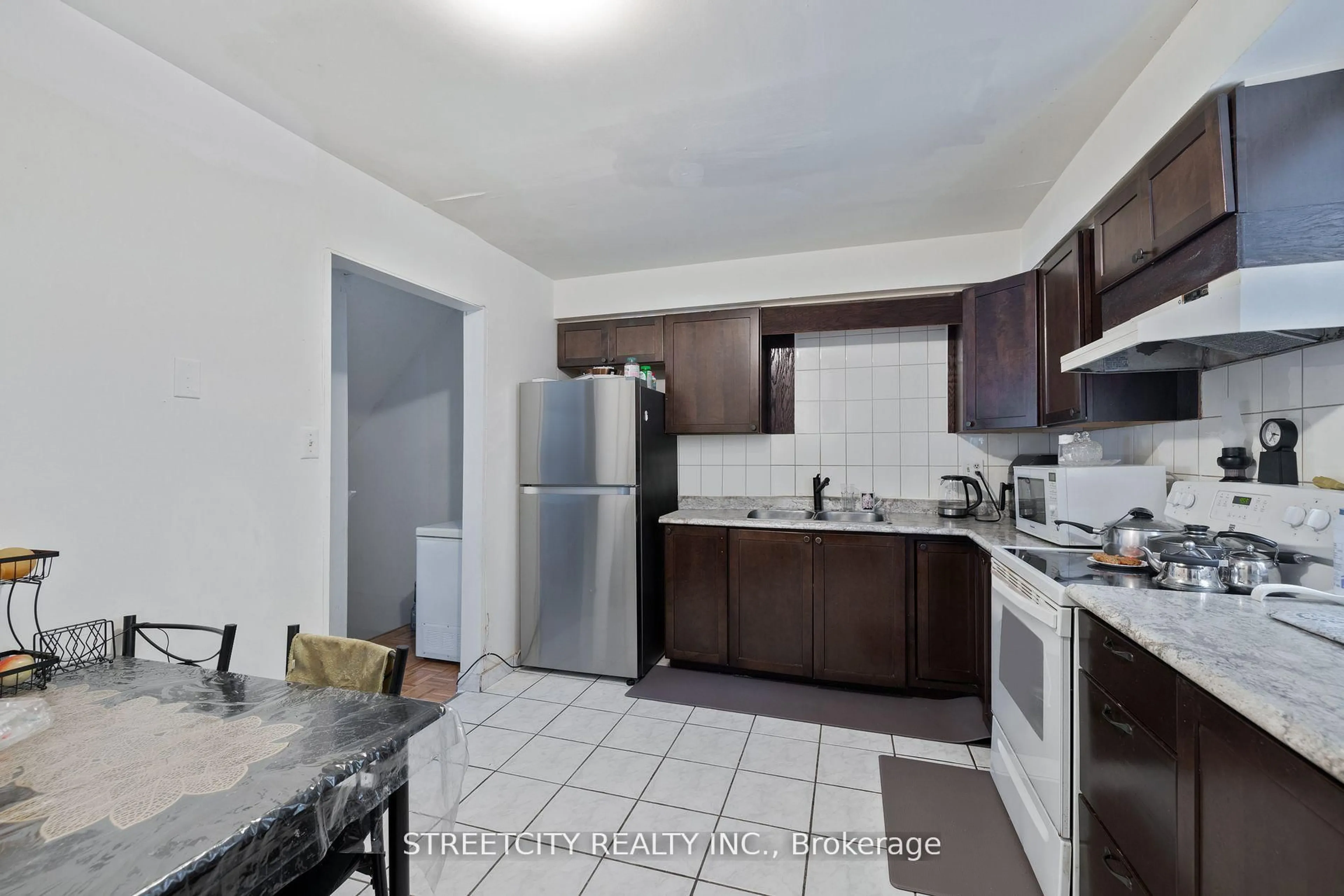 Standard kitchen, unknown for 311 Vesta Rd #40, London East Ontario N5Y 5J3