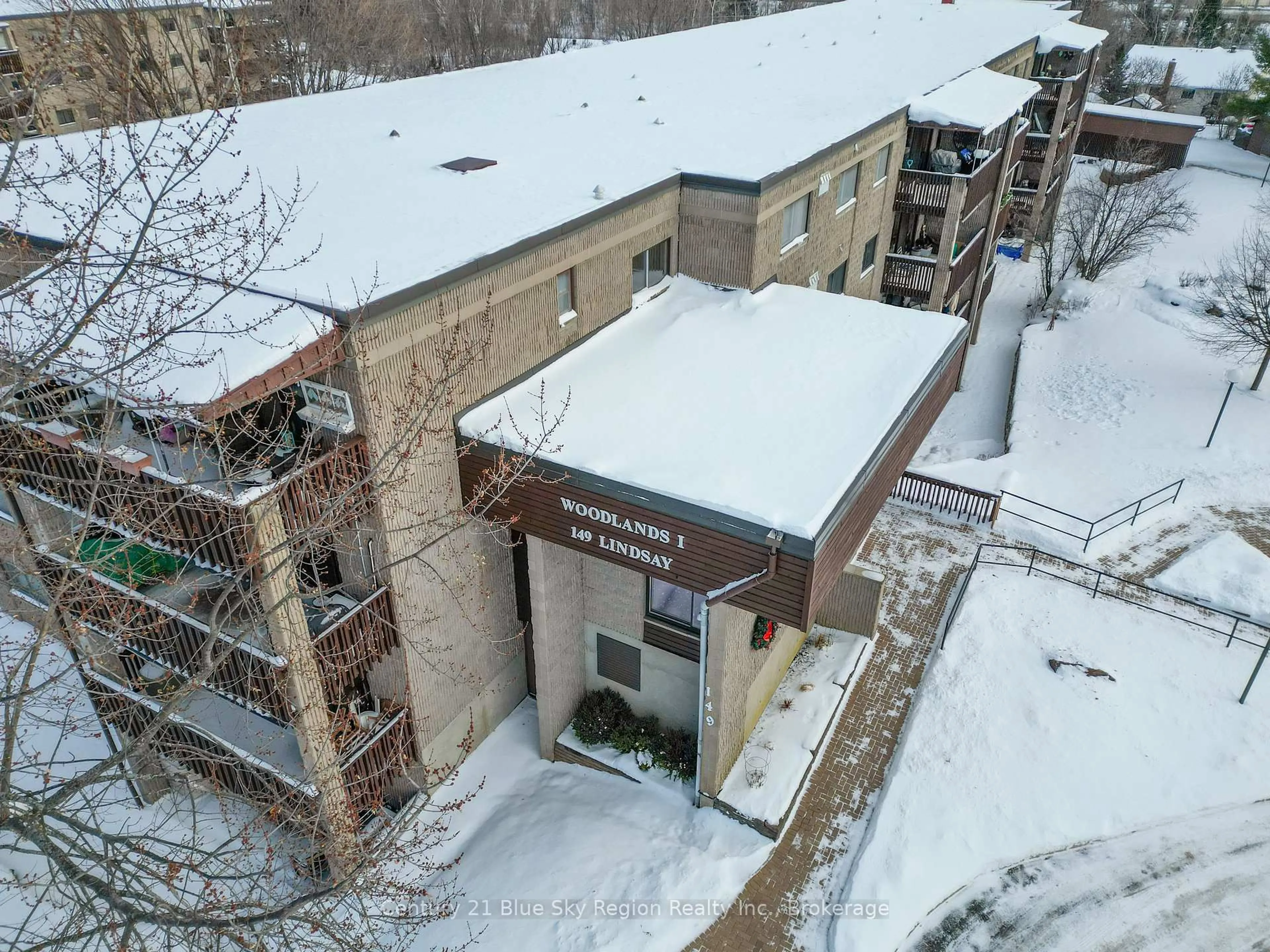 A pic from outside/outdoor area/front of a property/back of a property/a pic from drone, building for 149 Lindsay St #104, North Bay Ontario P1B 7Z1