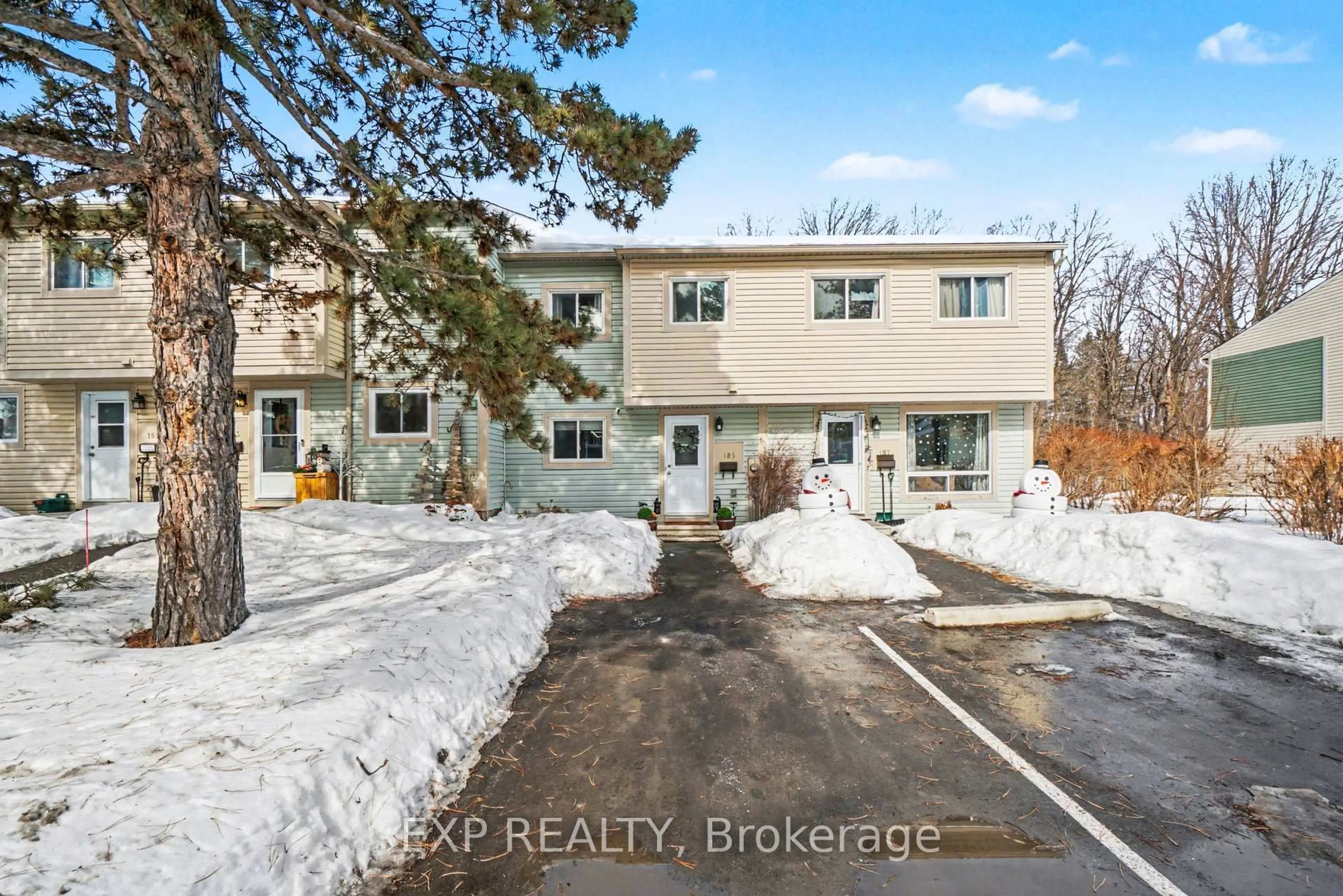 A pic from outside/outdoor area/front of a property/back of a property/a pic from drone, street for 185 Teal Cres, Orleans Ontario K1E 2C3
