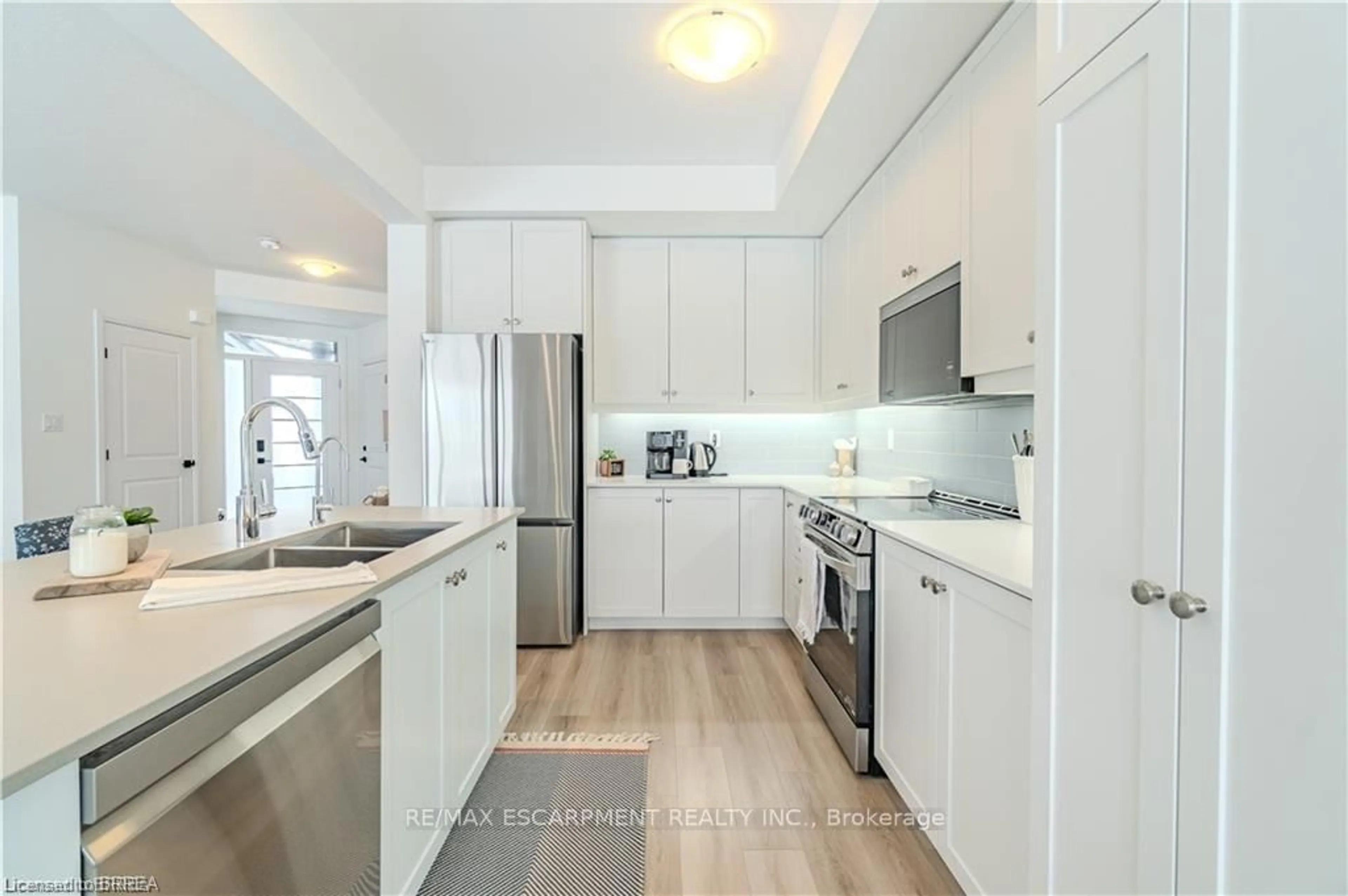 Standard kitchen, unknown for 58 Gort Ave, Brant Ontario N3L 0N9