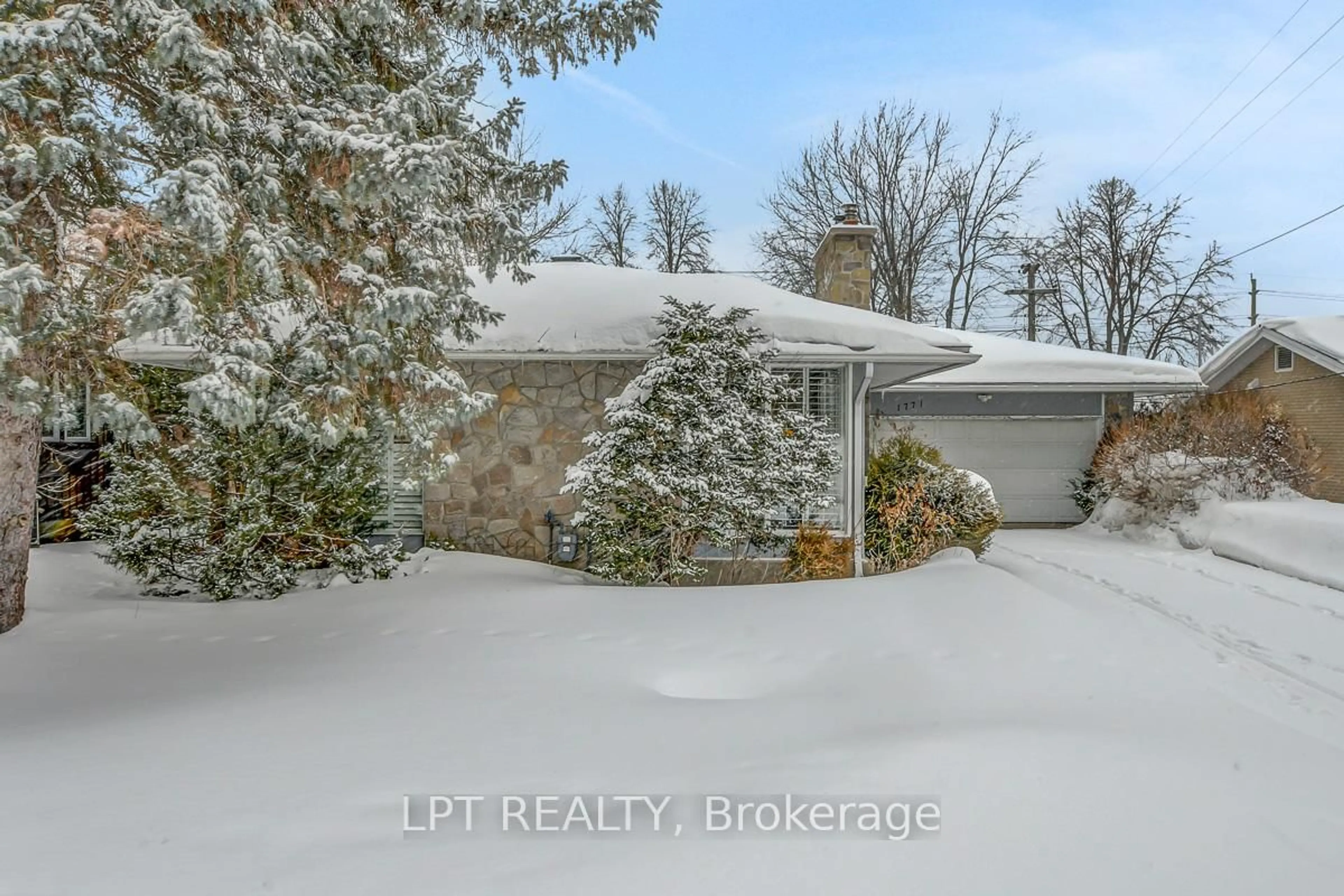 A pic from outside/outdoor area/front of a property/back of a property/a pic from drone, street for 1771 Mcmaster Ave, Ottawa Ontario K1H 6R7