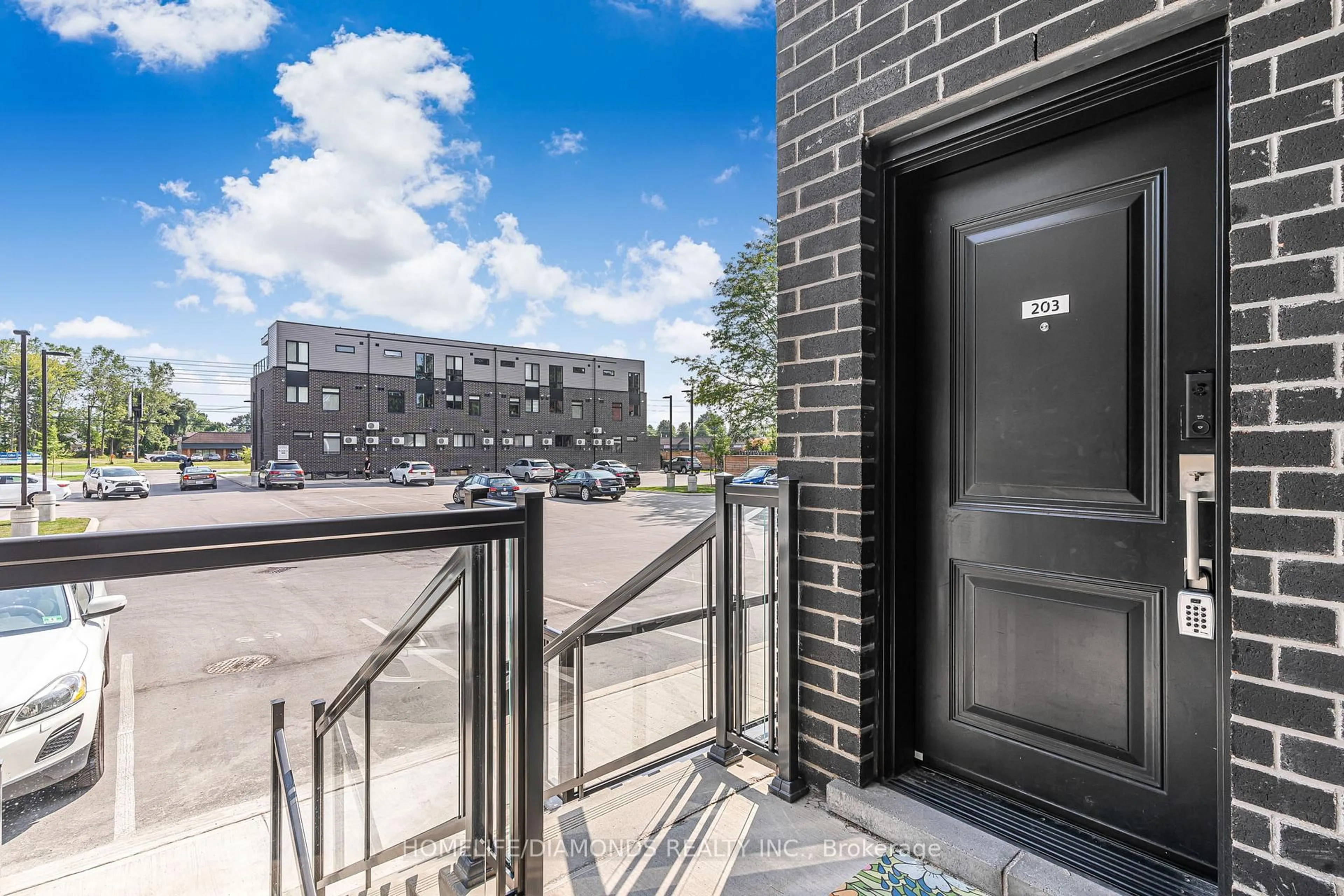 Unknown for 6065 MCLEOD Rd #203, Niagara Falls Ontario L2G 0Z7