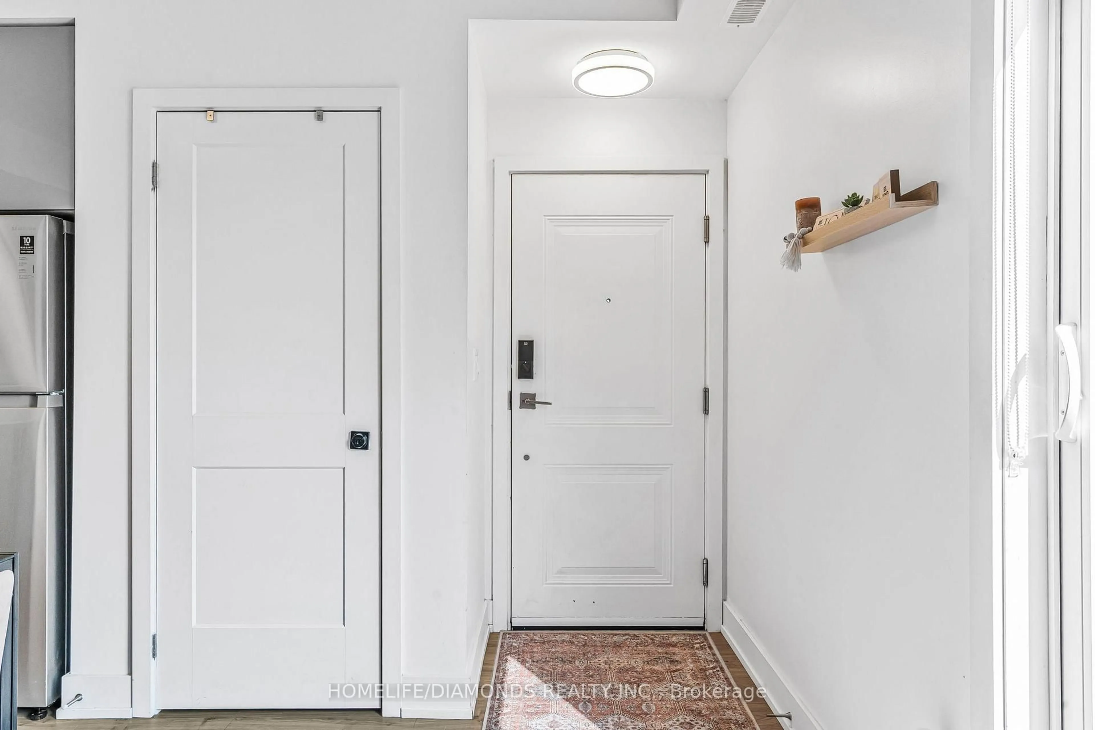 Indoor entryway for 6065 MCLEOD Rd #203, Niagara Falls Ontario L2G 0Z7