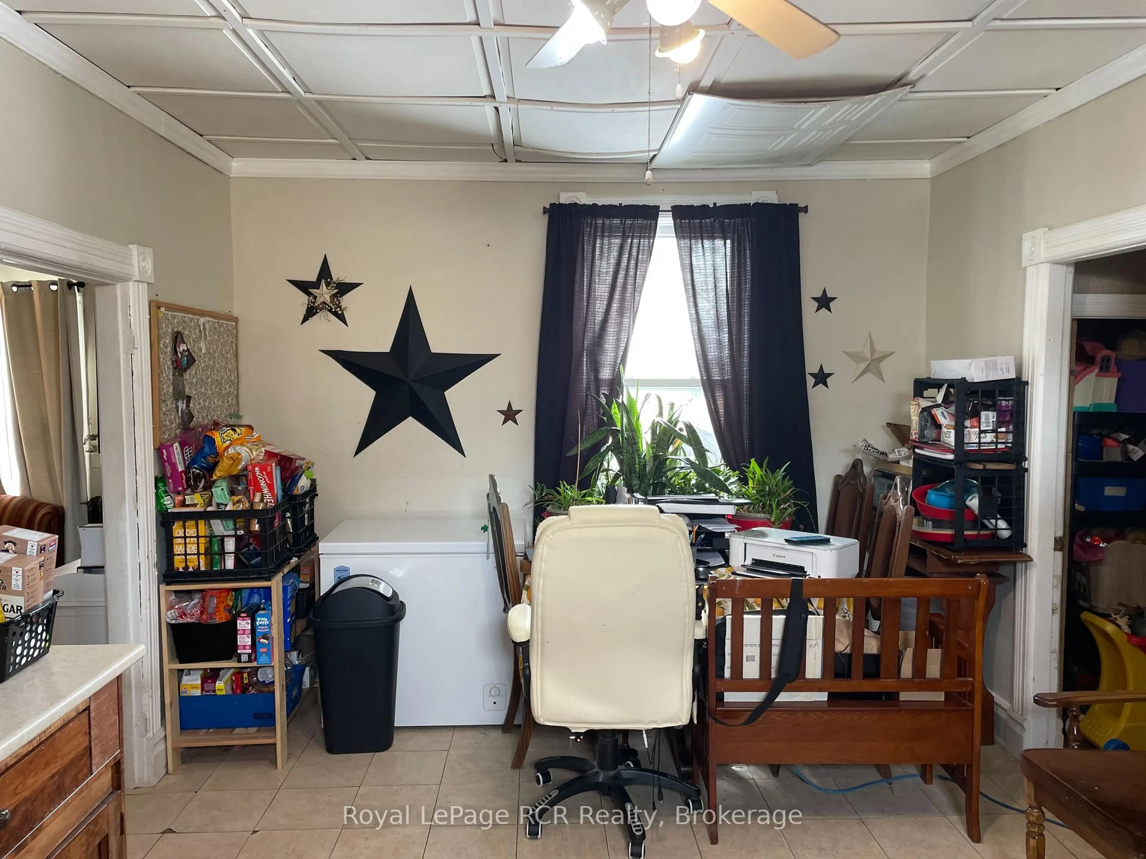 A pic of a room for 581 7TH Ave, Hanover Ontario N4N 2J9