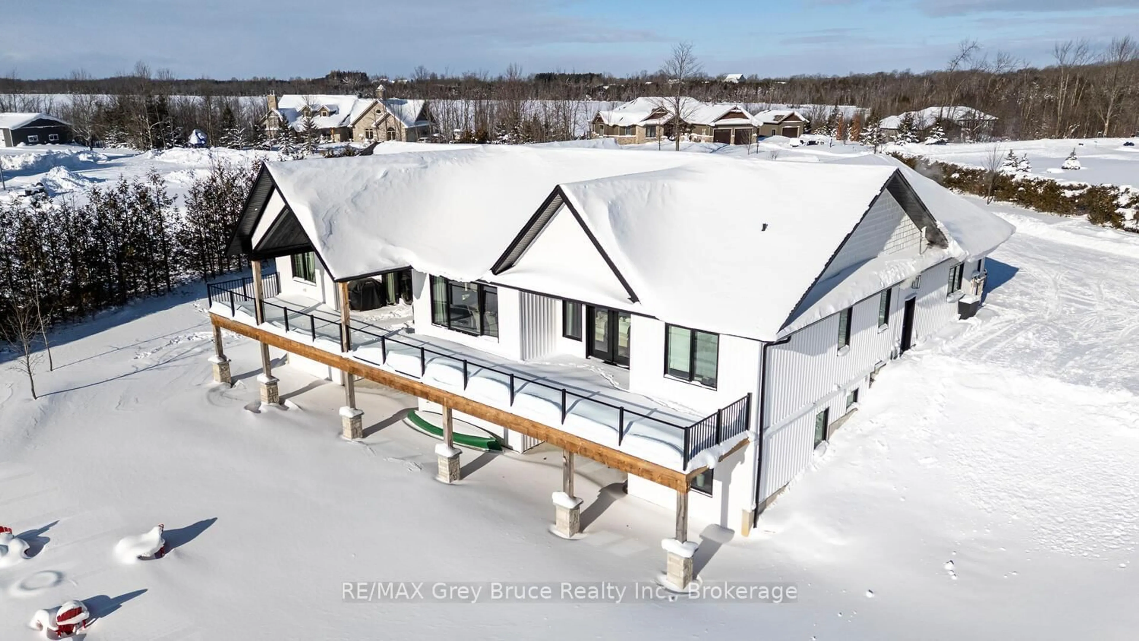 A pic from outside/outdoor area/front of a property/back of a property/a pic from drone, building for 117 Almur Dr, Georgian Bluffs Ontario N0H 2T0