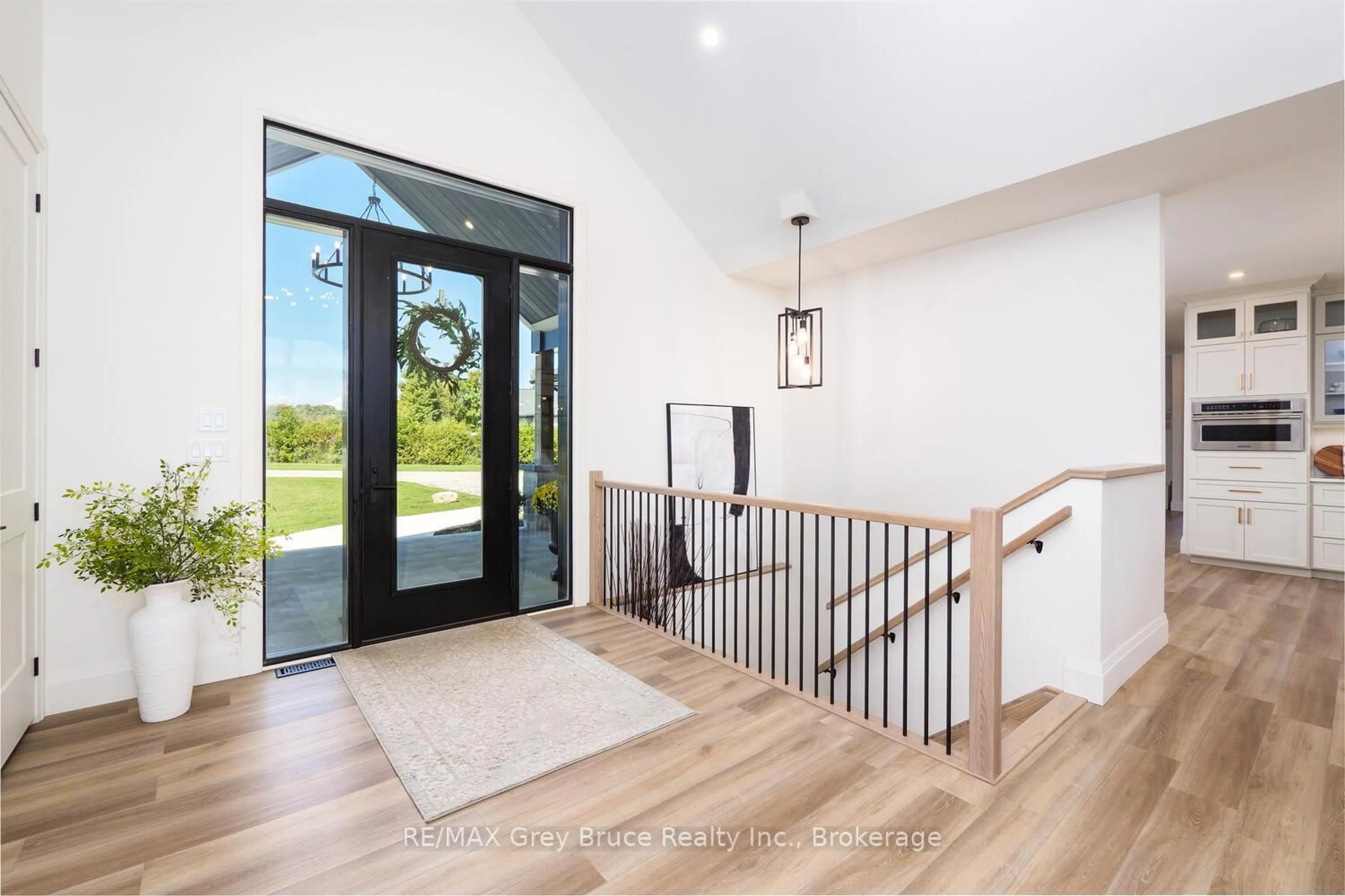 Indoor entryway for 117 Almur Dr, Georgian Bluffs Ontario N0H 2T0