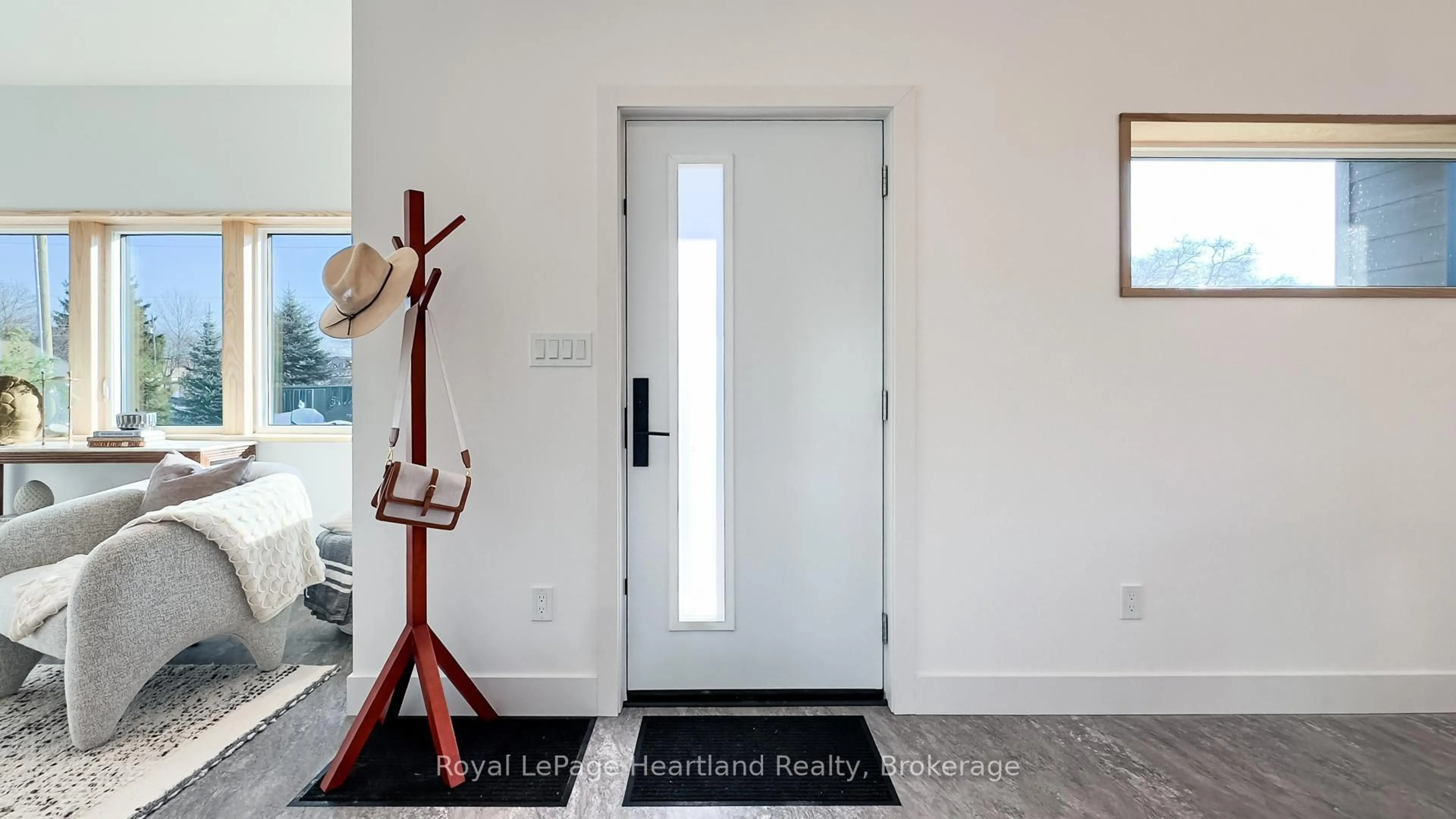 Indoor entryway for 89 ISOBEL St, Ashfield-Colborne-Wawanosh Ontario N0M 1R0