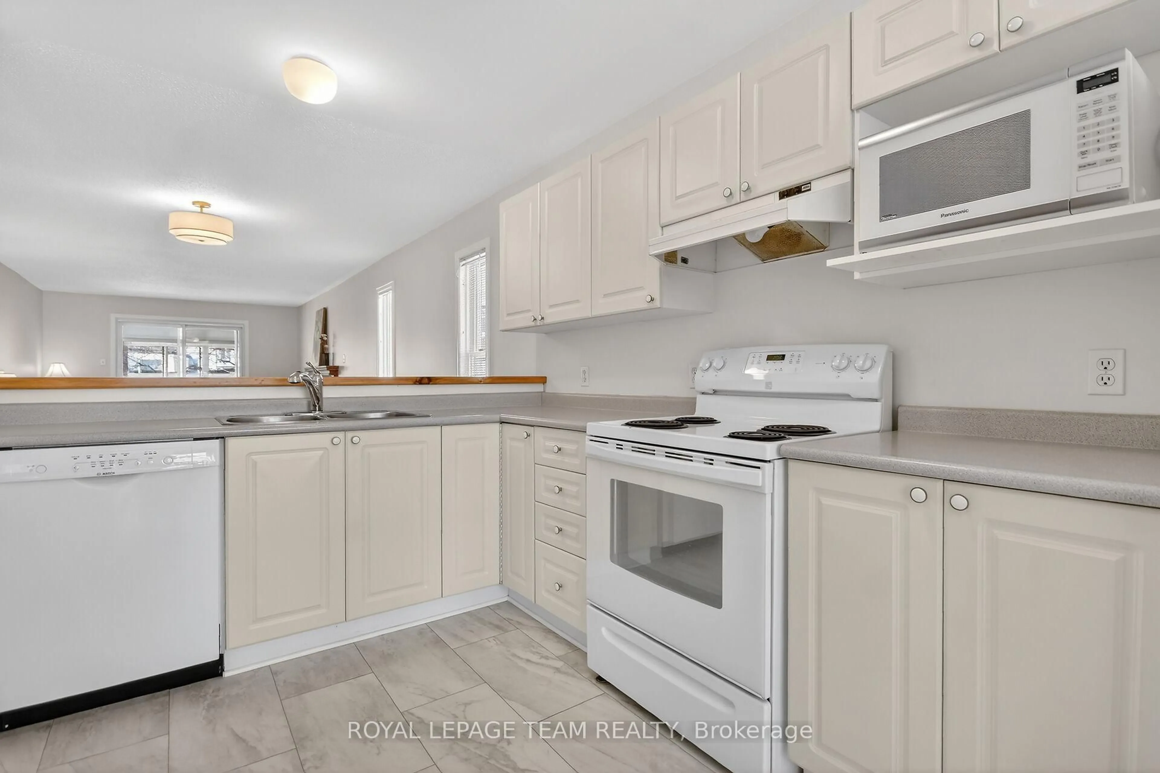 Standard kitchen, unknown for 84 Newborough Cres, Ottawa Ontario K2G 6A9
