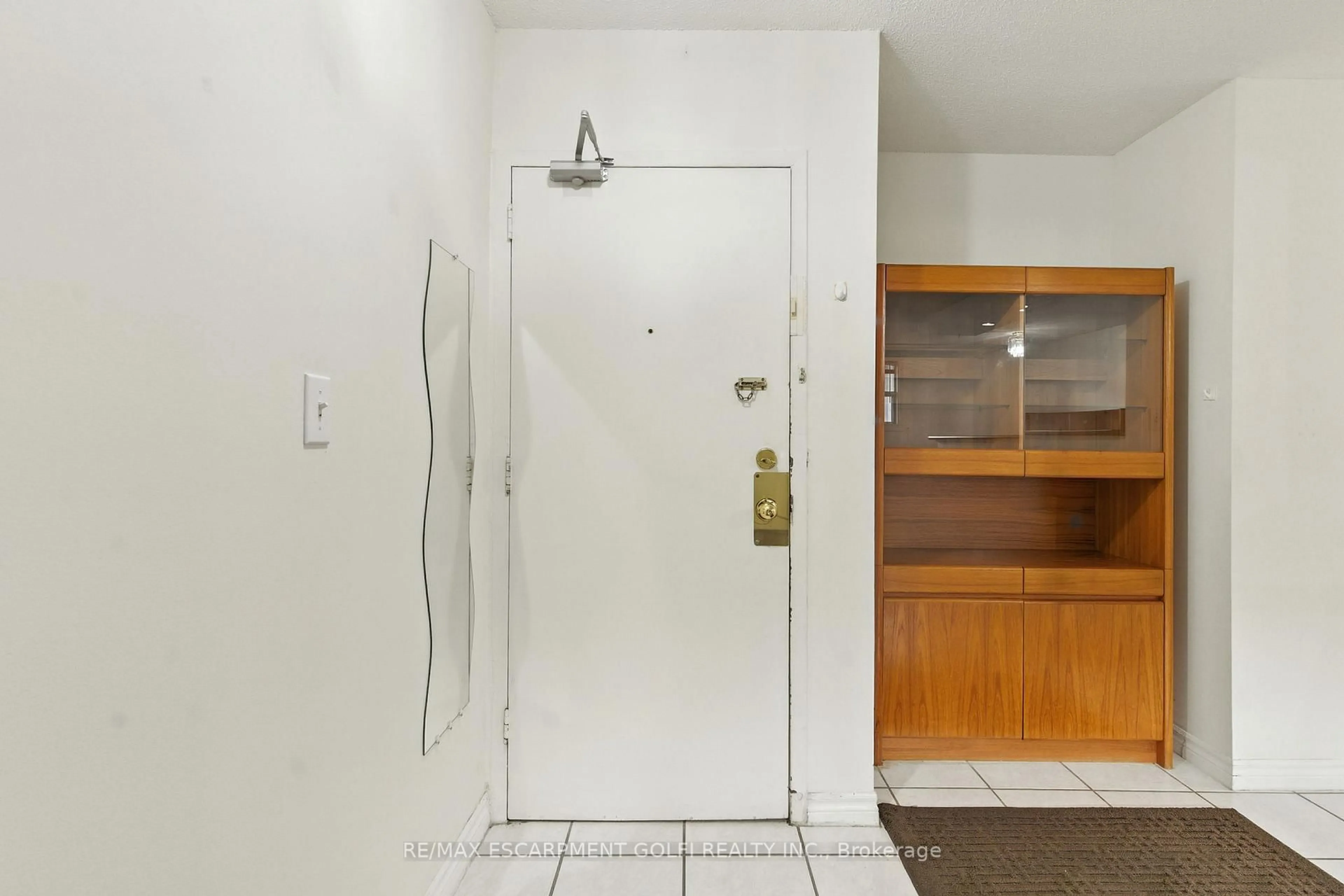 Unknown for 264 Oakdale Ave #102, St. Catharines Ontario L2P 2K4