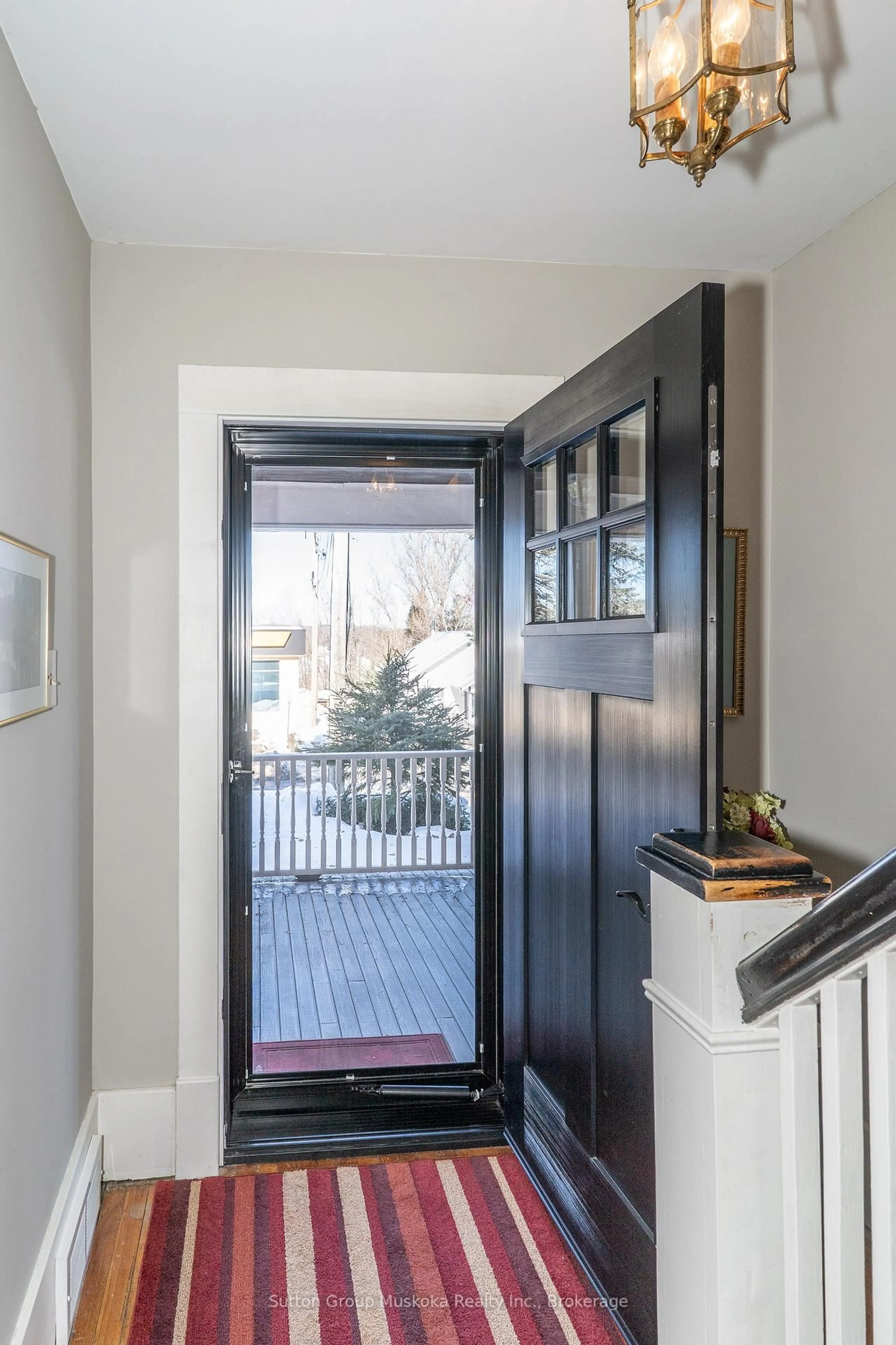 Indoor entryway for 133 Main St, Huntsville Ontario P1H 1W5