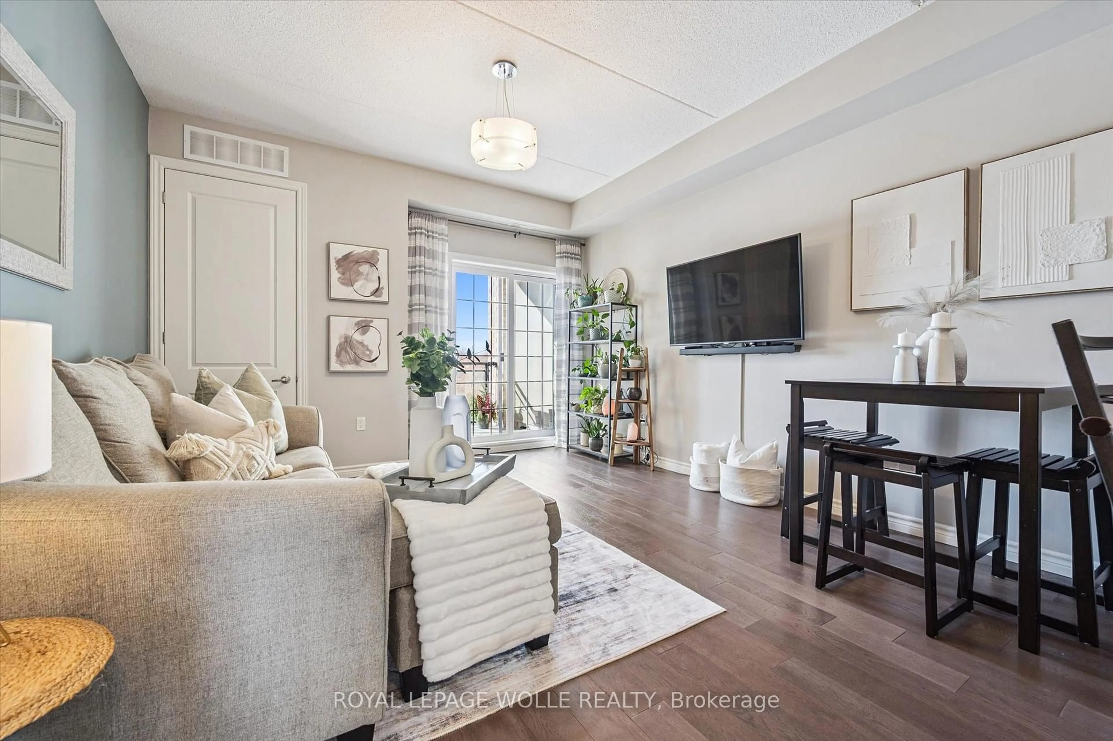 Living room with furniture, unknown for 1077 Gordon St #333, Guelph Ontario N1G 0E3