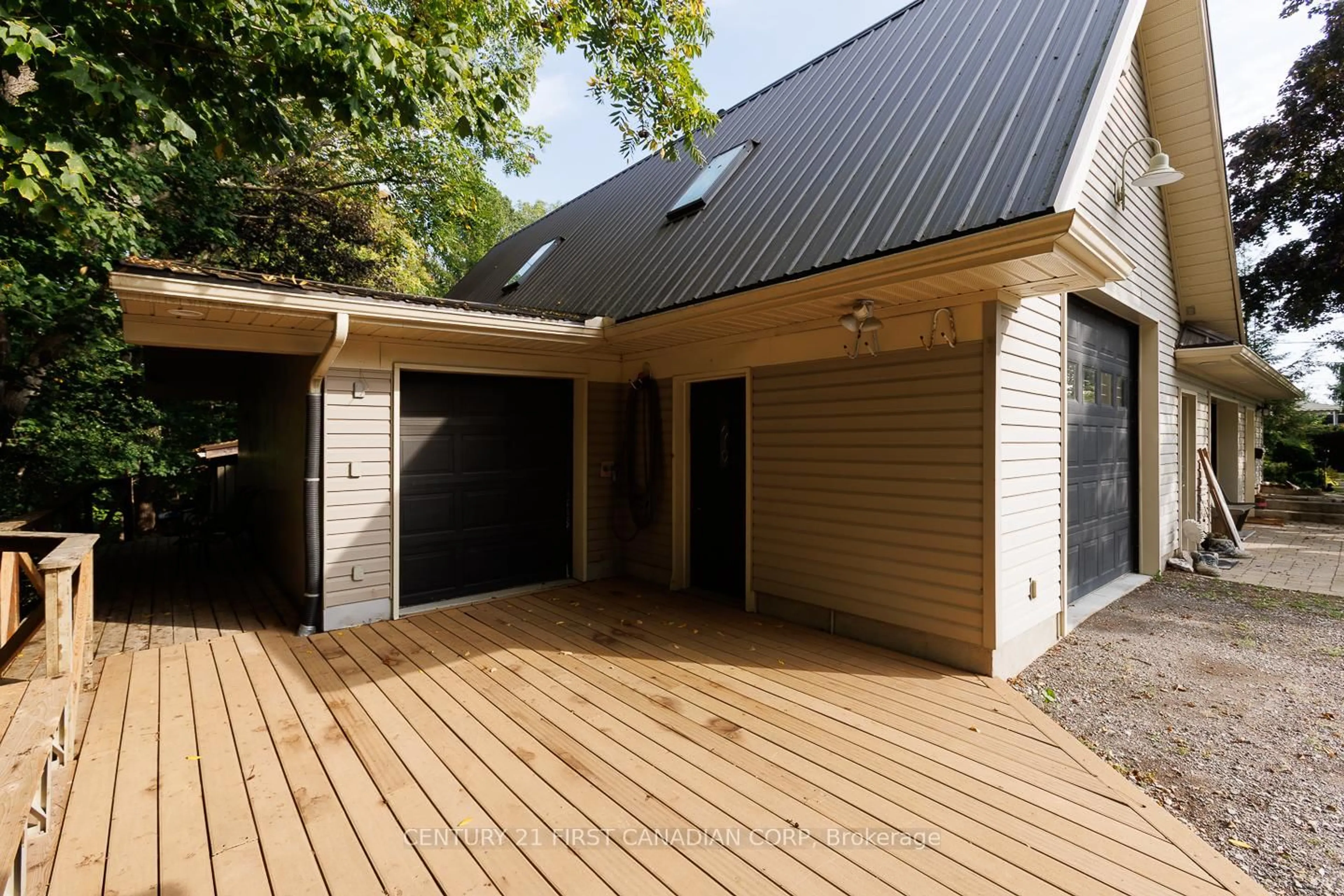 Patio, unknown for 297 Alma St, St. Thomas Ontario N5P 3B9