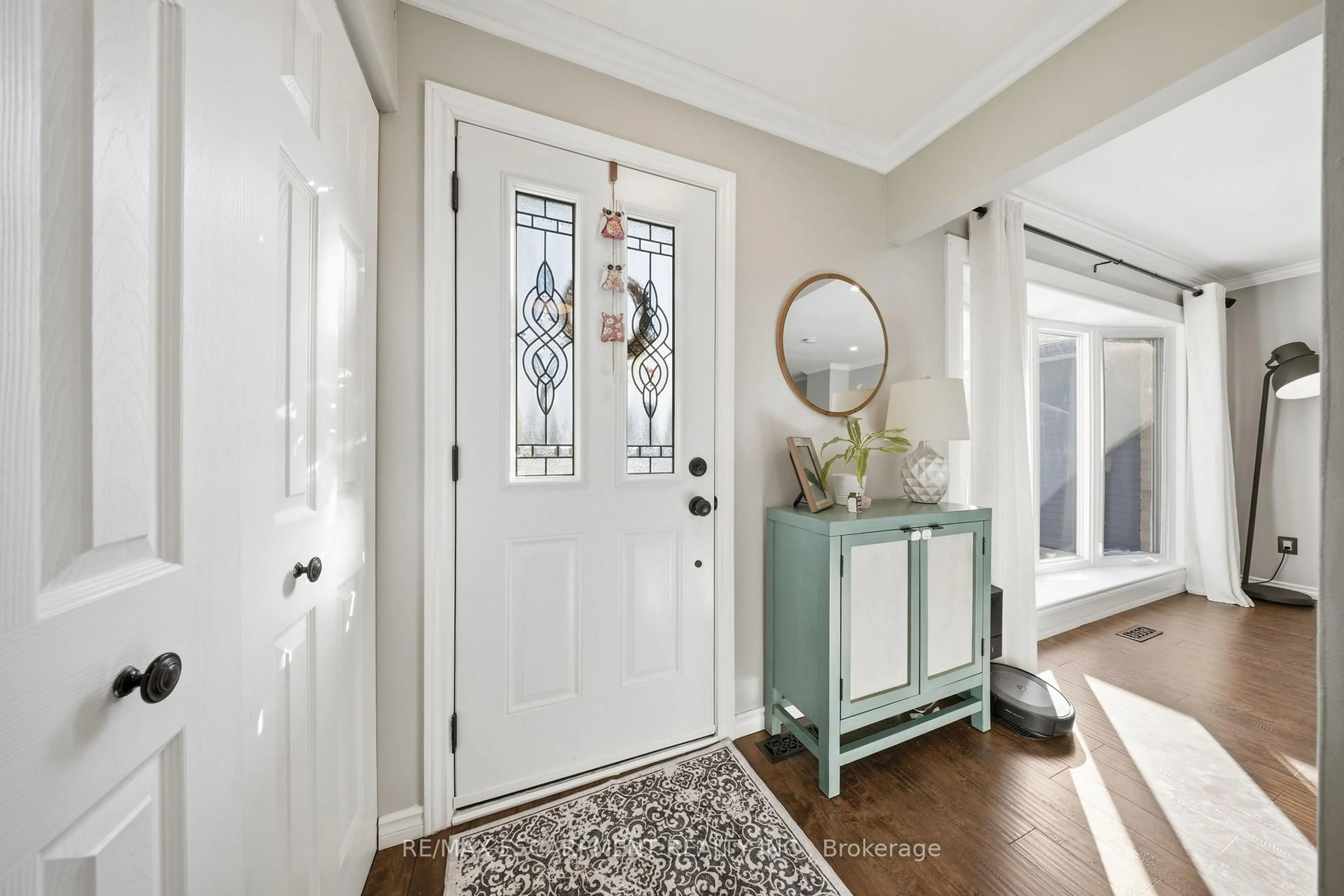 Indoor entryway for 70 Athenia Dr, Hamilton Ontario L8J 1S8