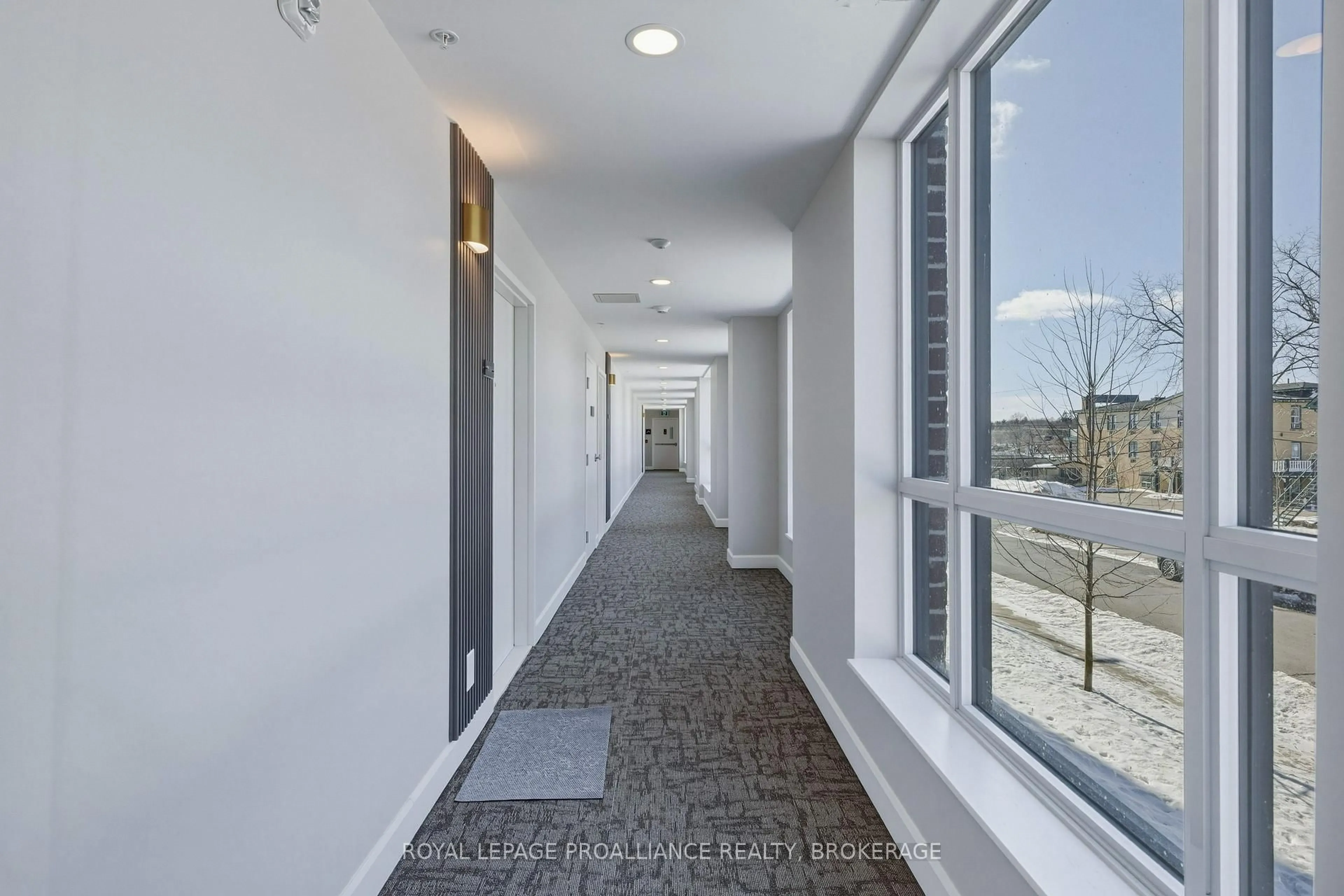 Indoor foyer for 129B South St #218, Gananoque Ontario K7G 0B1