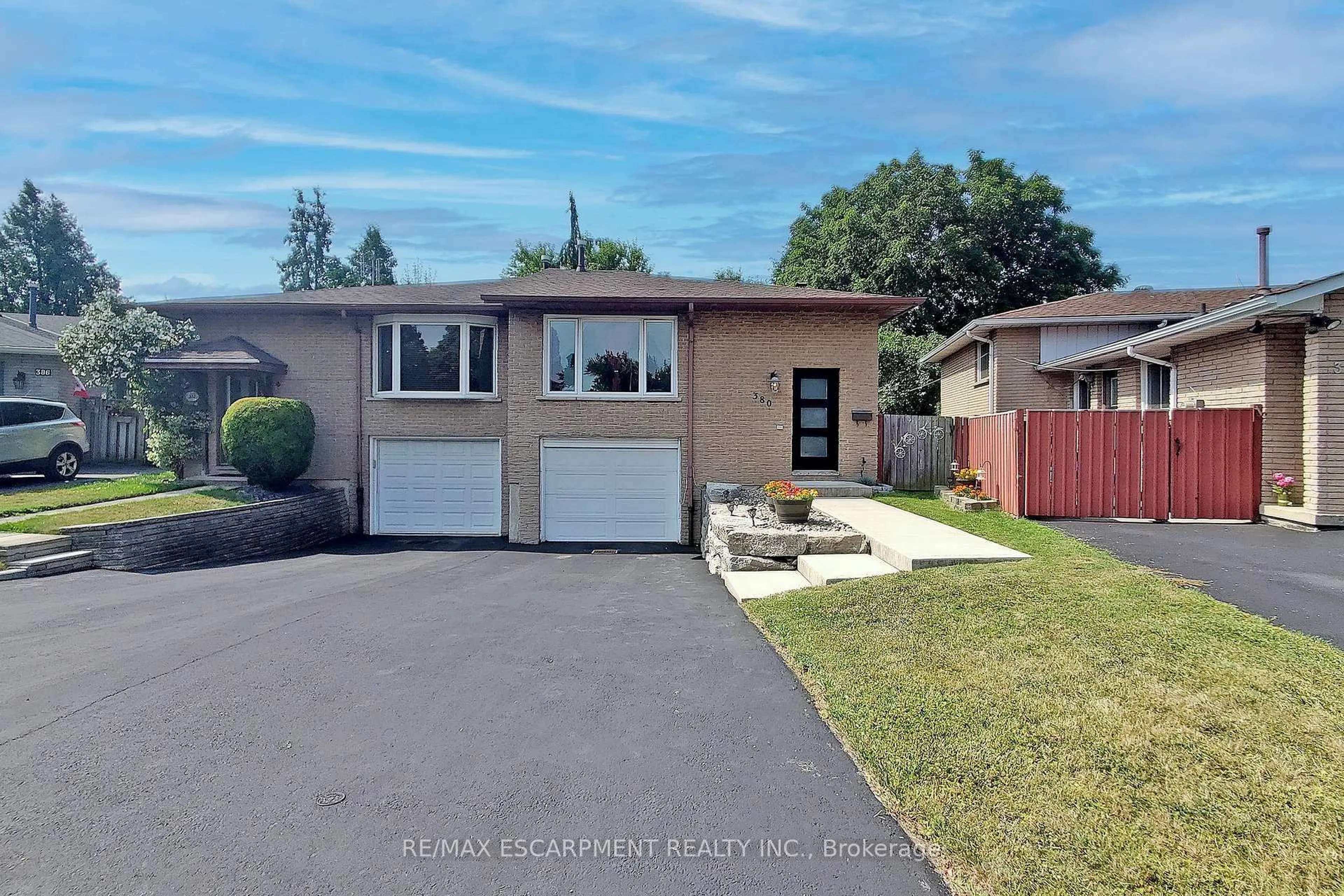 Home with vinyl exterior material, street for 380 Magnolia Dr, Hamilton Ontario L9C 6N7