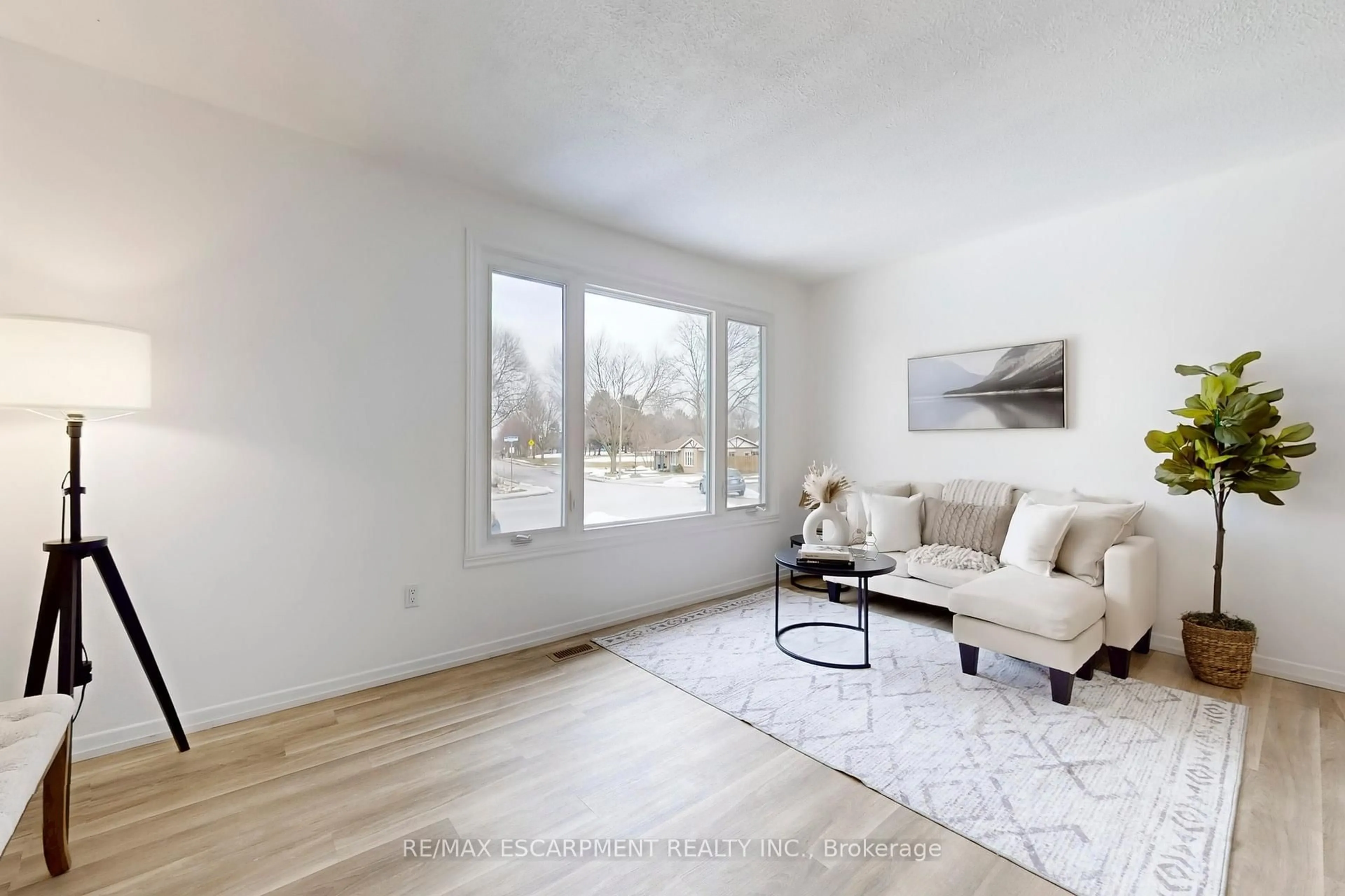 Living room with furniture, unknown for 380 Magnolia Dr, Hamilton Ontario L9C 6N7