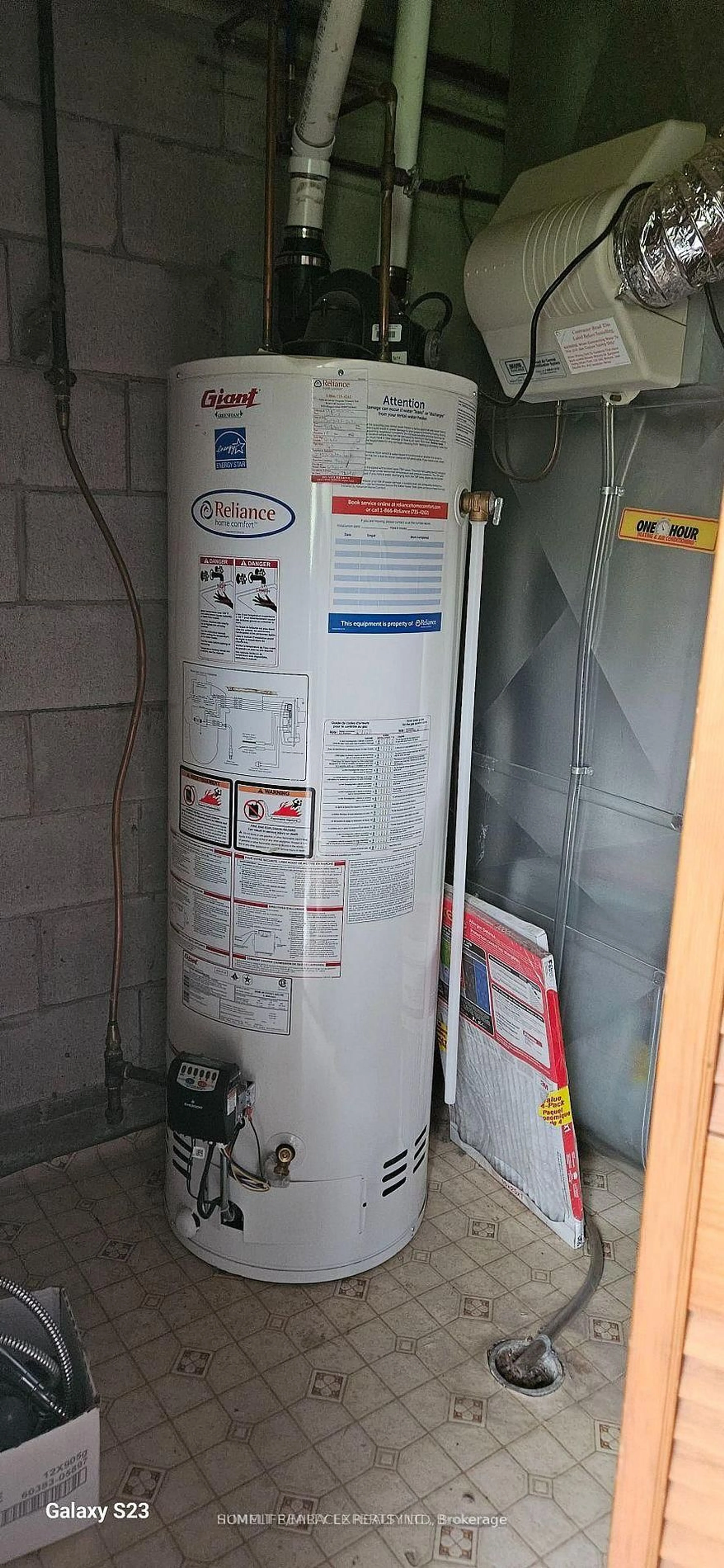 A pic of a room for 1983 Main St #13, Hamilton Ontario L8S 4R3