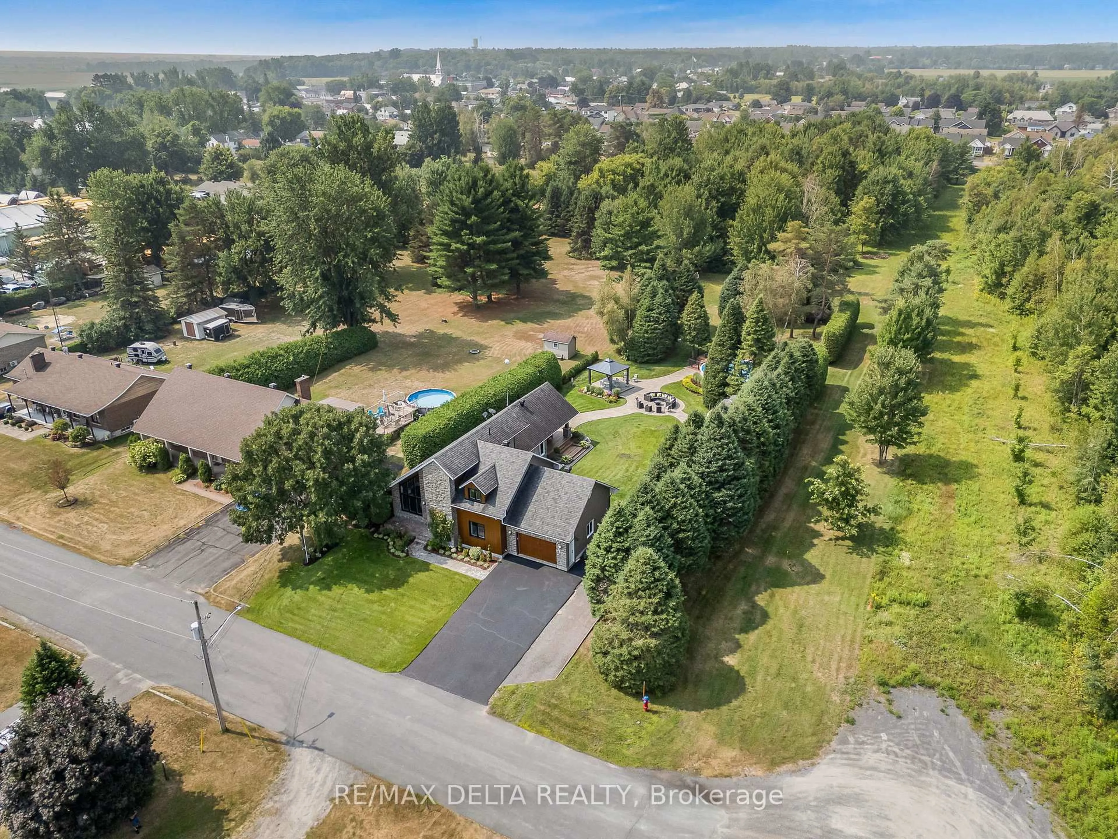 A pic from outside/outdoor area/front of a property/back of a property/a pic from drone, unknown for 85 Leduc St, Alfred and Plantagenet Ontario K0B 1A0